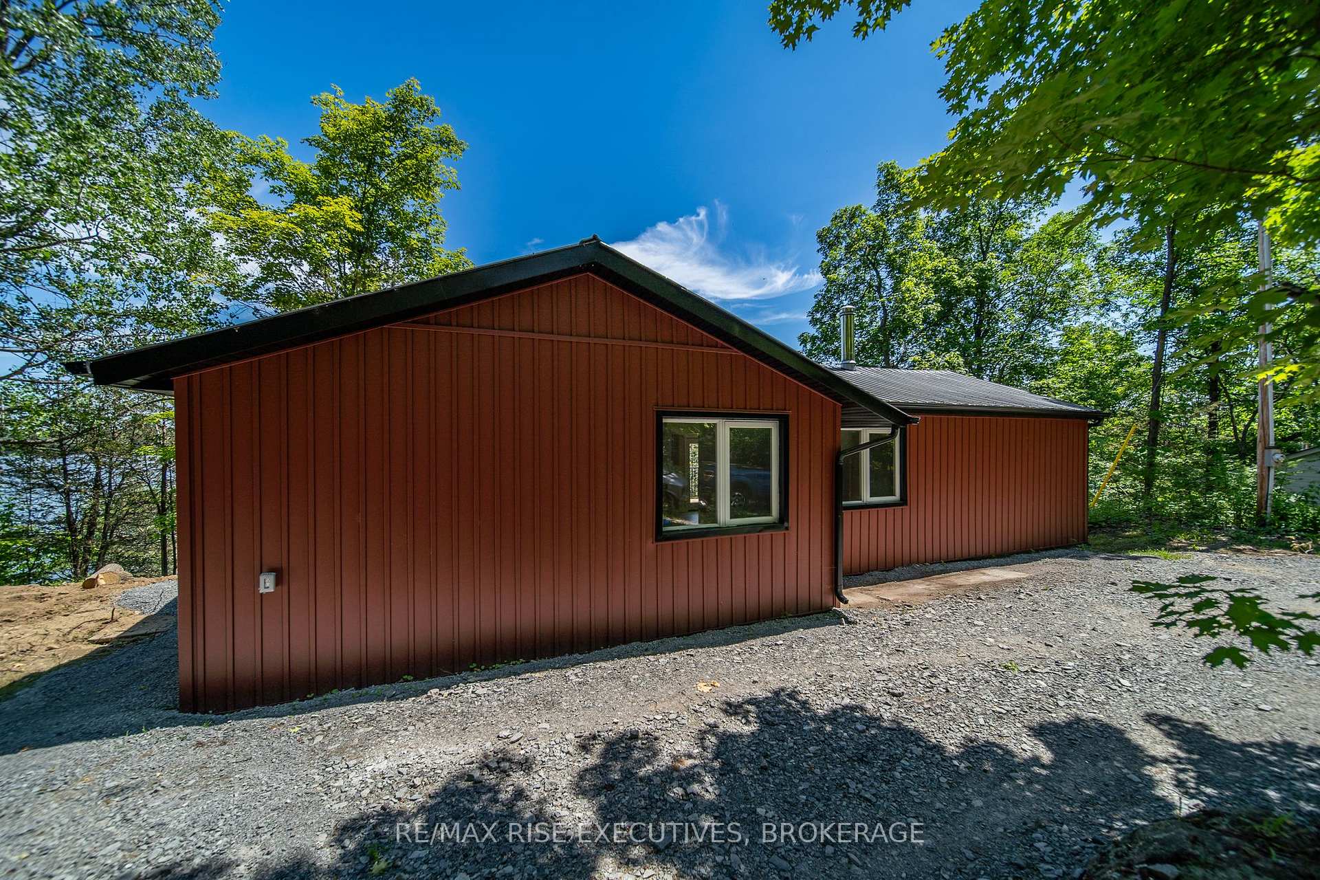 Photo 3 of 1040 Buckhorn Lane, Frontenac, Frontenac South — HOMEH