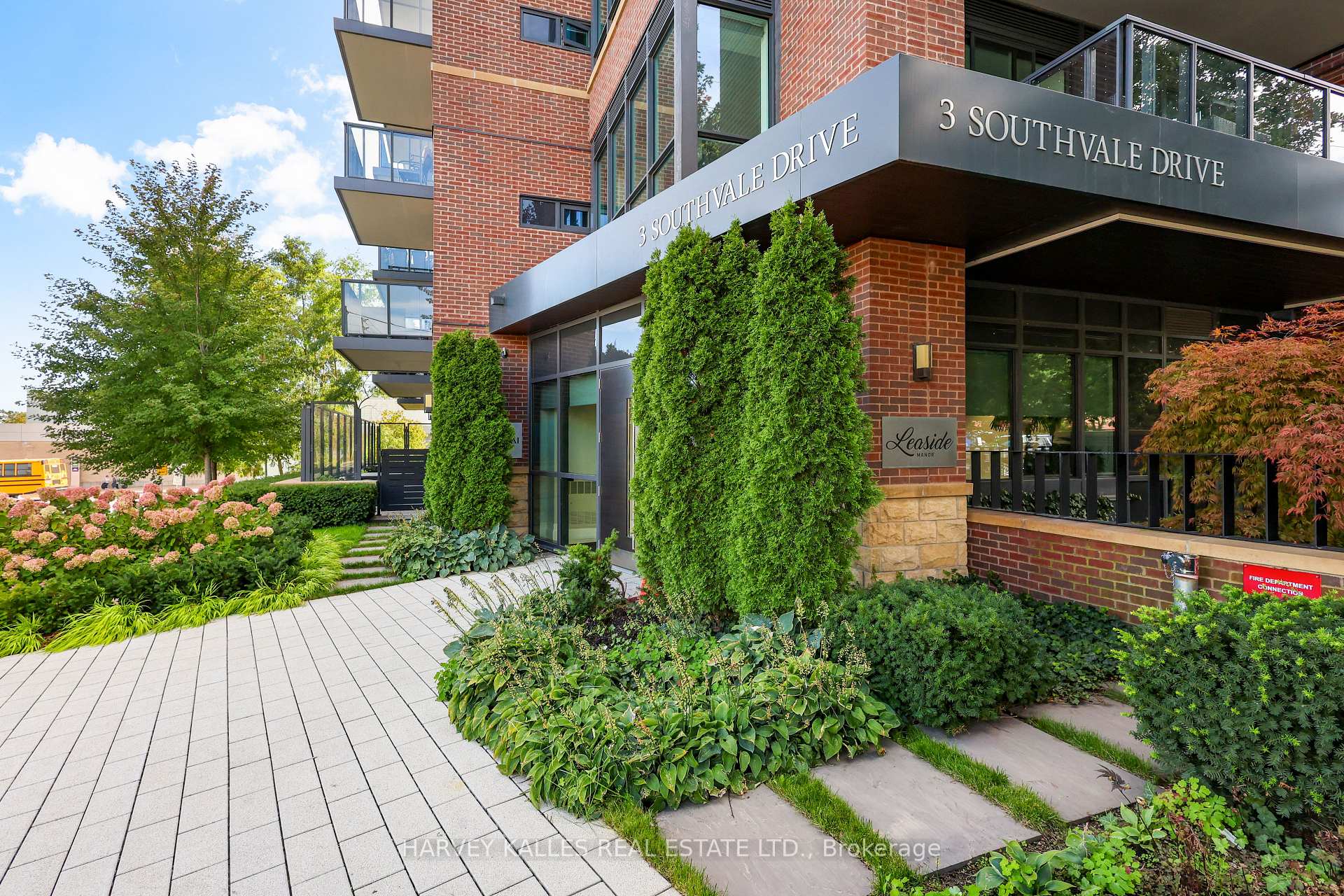 Photo 2 of Unit 401, 3 Southvale Drive, Toronto, Leaside — HOMEH
