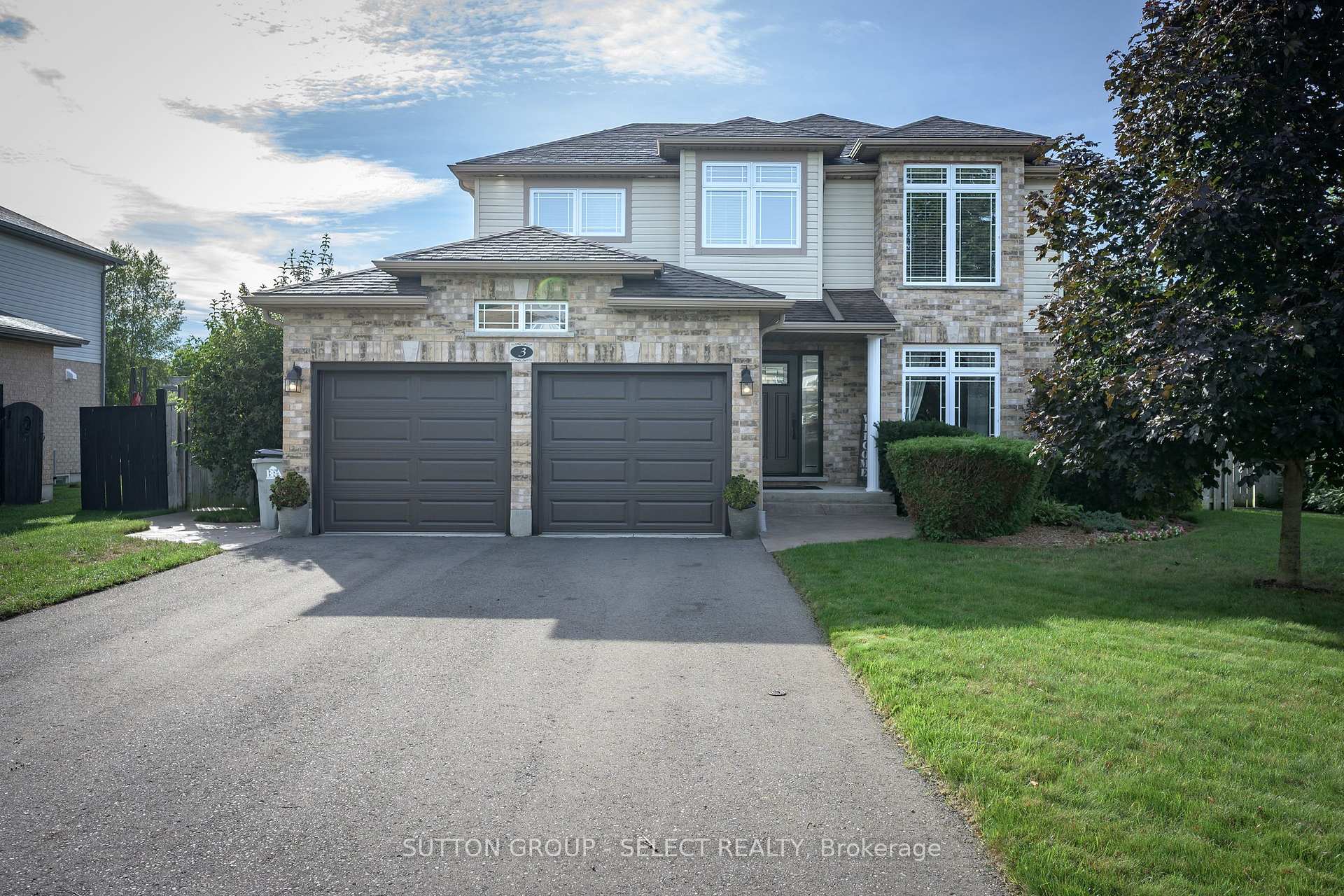 Photo of 3 Fieldstone Crescent N