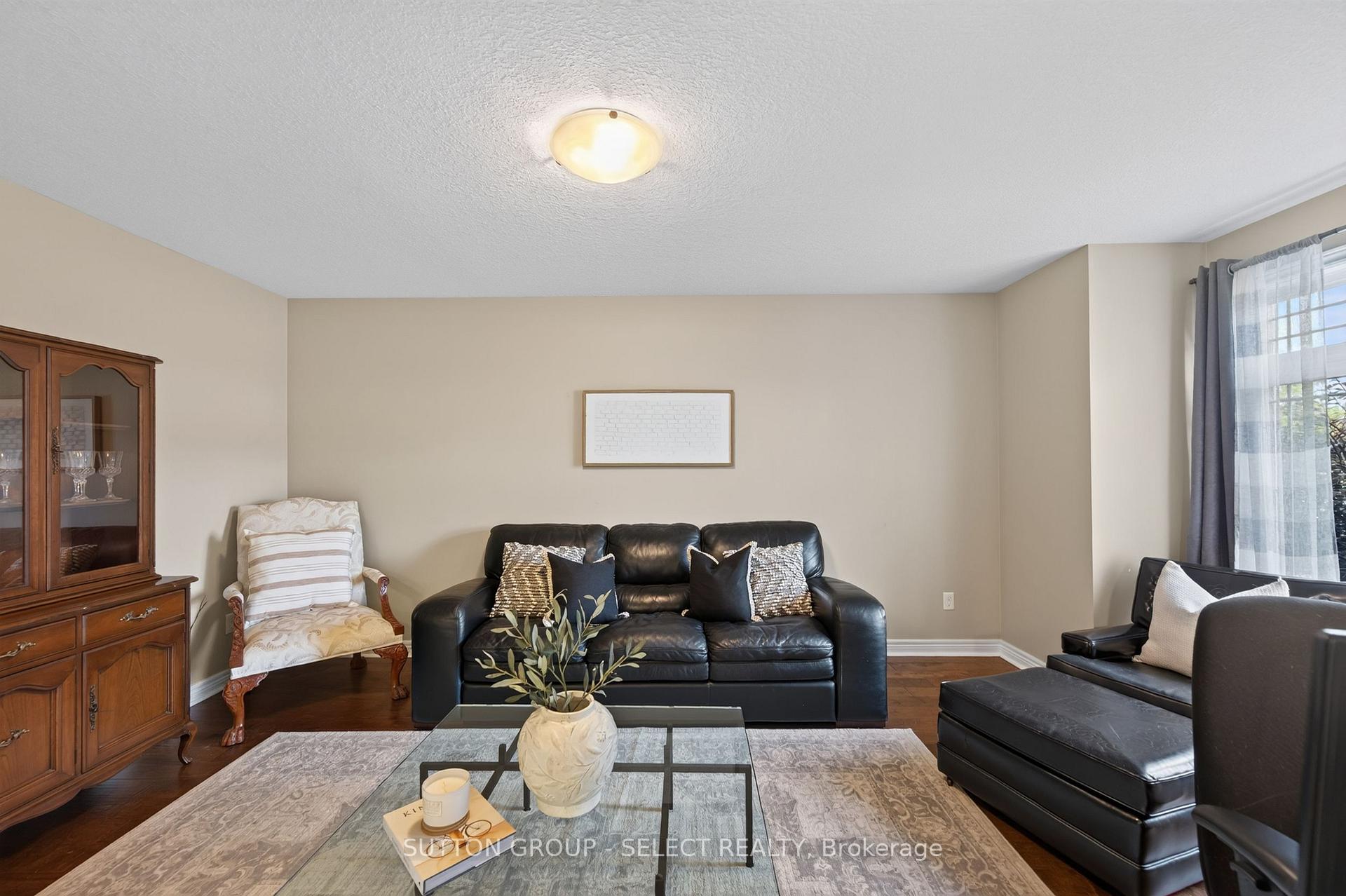 Photo 5 of 3 Fieldstone Crescent N, Middlesex Centre, Komoka — HOMEH