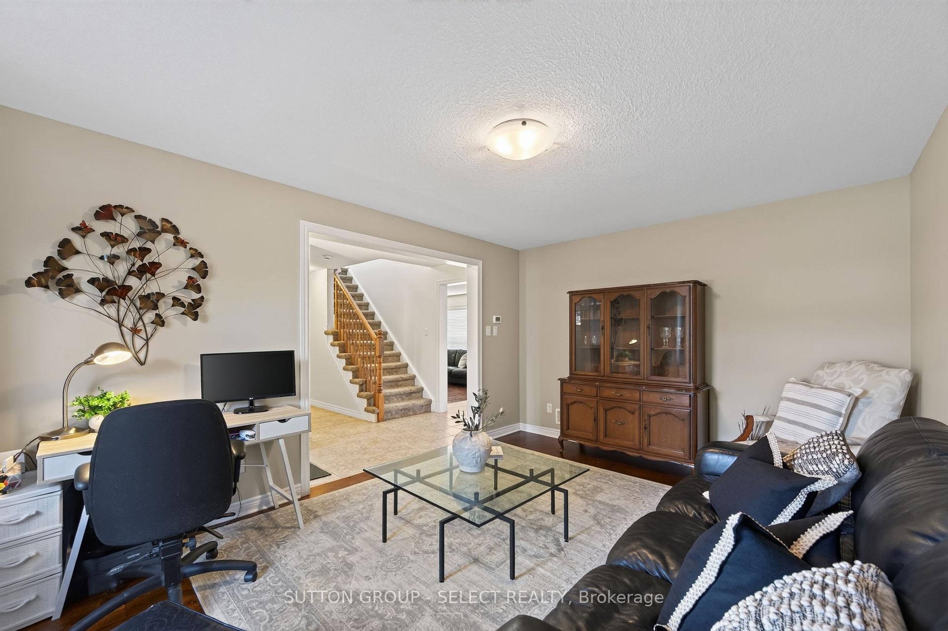 Photo 6 of 3 Fieldstone Crescent N, Middlesex Centre, Komoka — HOMEH