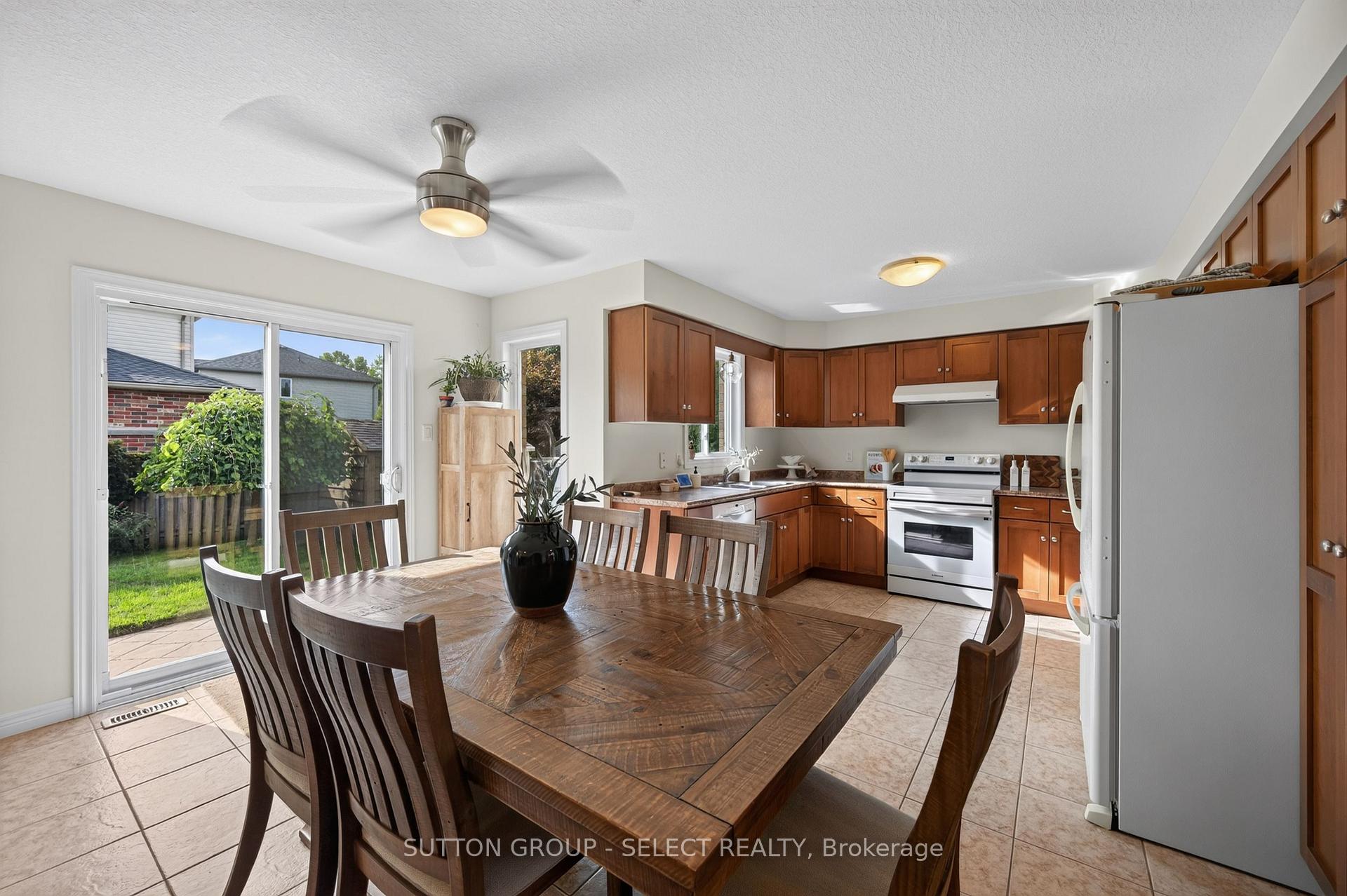 Photo 7 of 3 Fieldstone Crescent N, Middlesex Centre, Komoka — HOMEH
