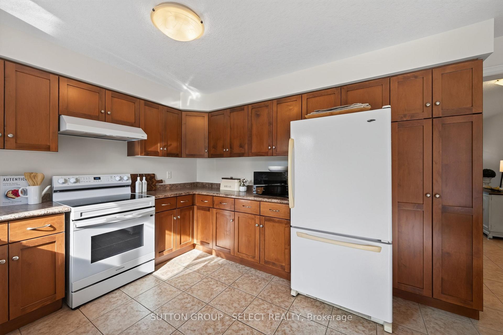 Photo 9 of 3 Fieldstone Crescent N, Middlesex Centre, Komoka — HOMEH