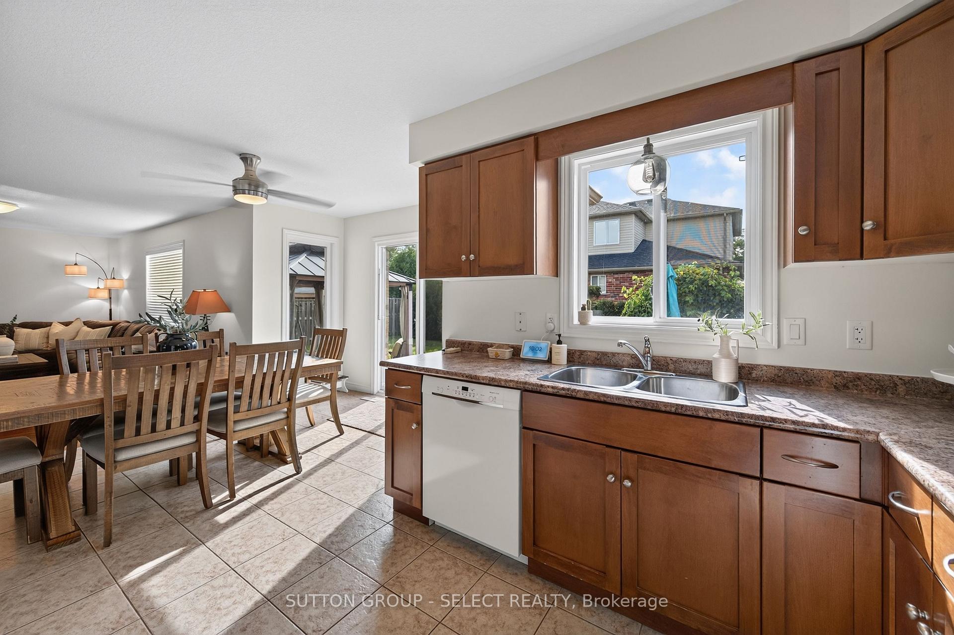 Photo 10 of 3 Fieldstone Crescent N, Middlesex Centre, Komoka — HOMEH