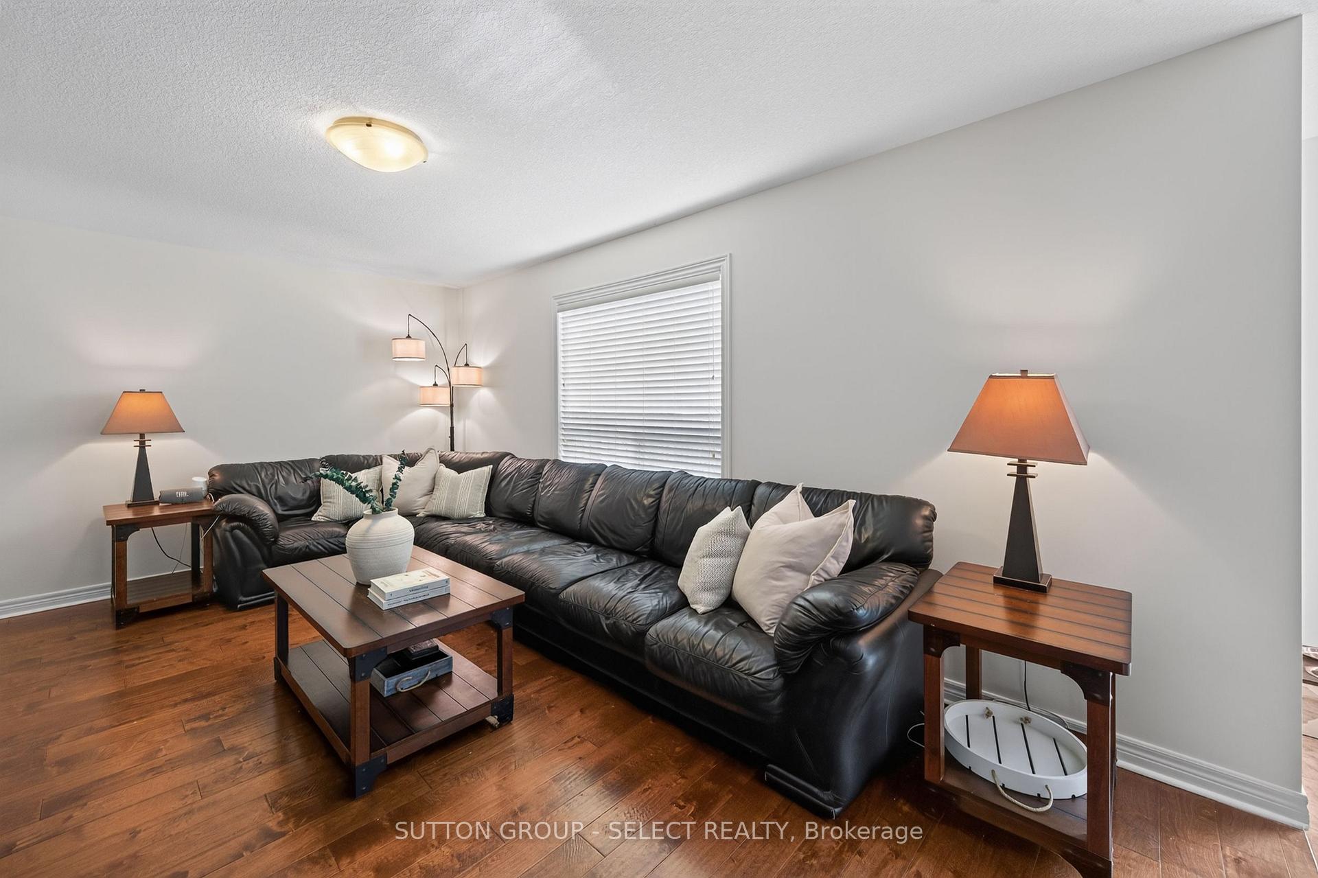 Photo 12 of 3 Fieldstone Crescent N, Middlesex Centre, Komoka — HOMEH