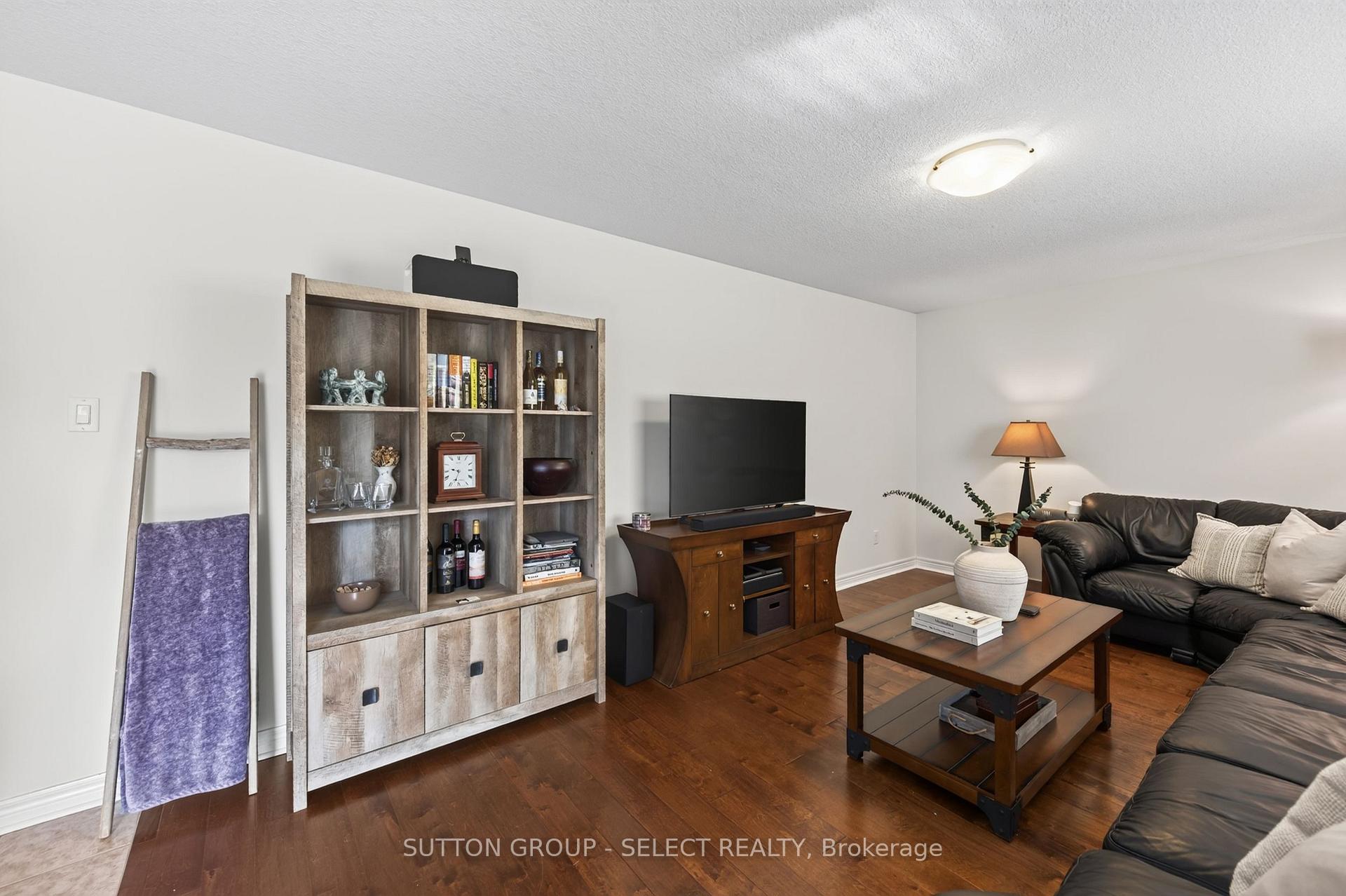 Photo 13 of 3 Fieldstone Crescent N, Middlesex Centre, Komoka — HOMEH