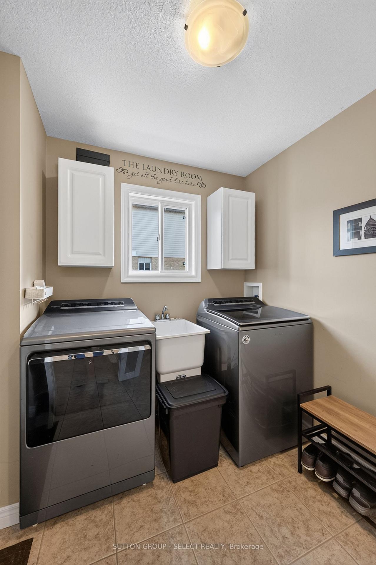 Photo 15 of 3 Fieldstone Crescent N, Middlesex Centre, Komoka — HOMEH