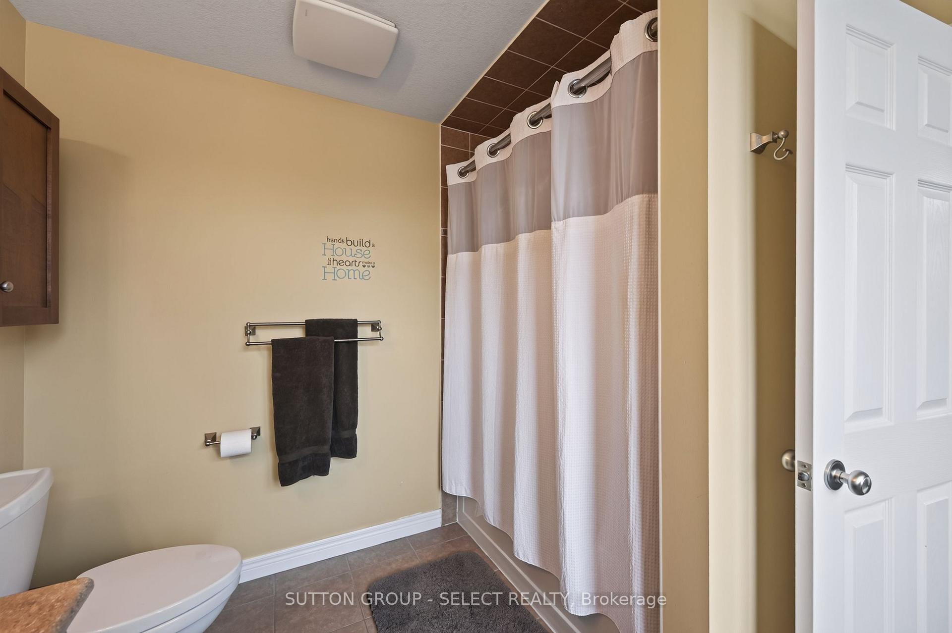Photo 20 of 3 Fieldstone Crescent N, Middlesex Centre, Komoka — HOMEH