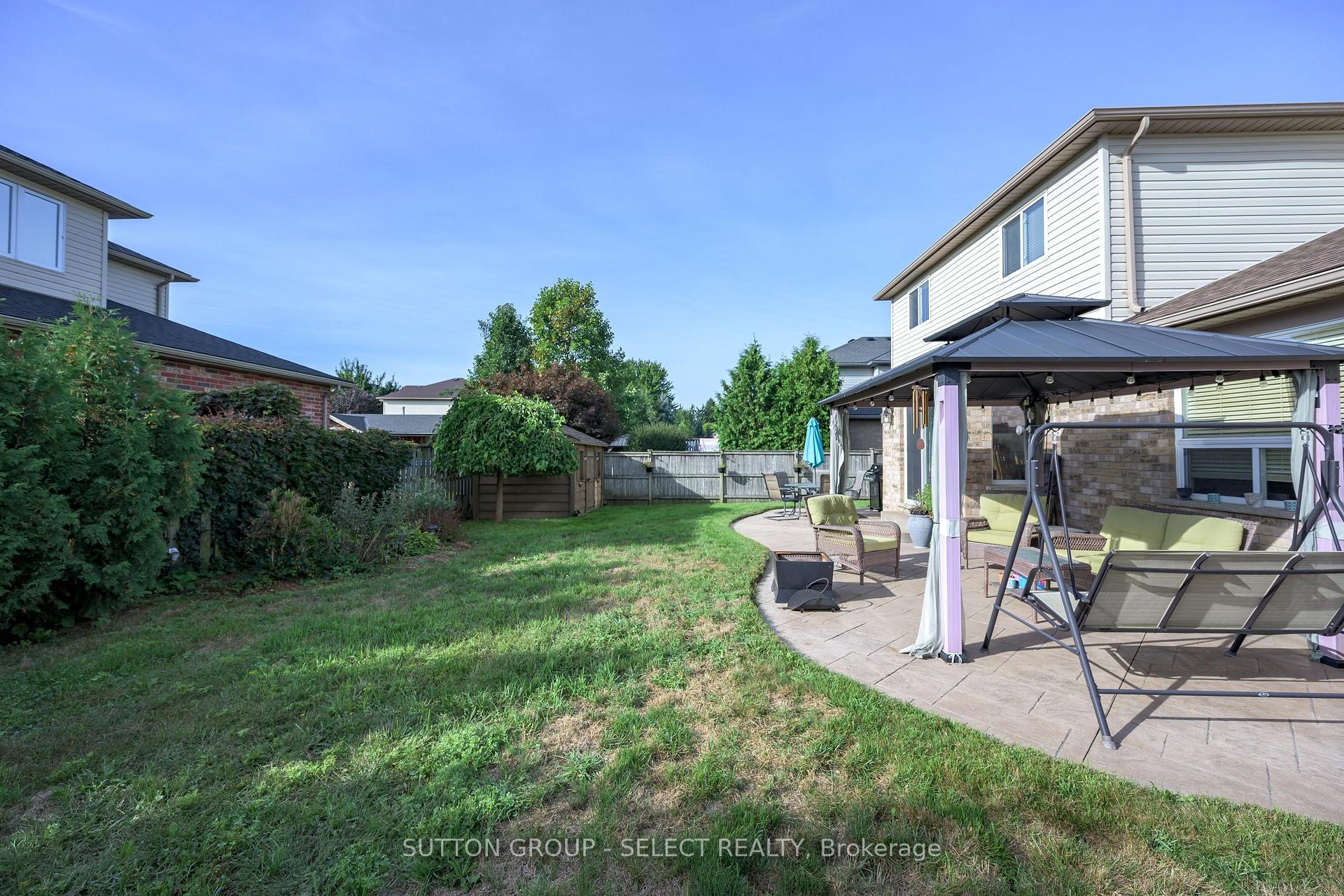 Photo 33 of 3 Fieldstone Crescent N, Middlesex Centre, Komoka — HOMEH