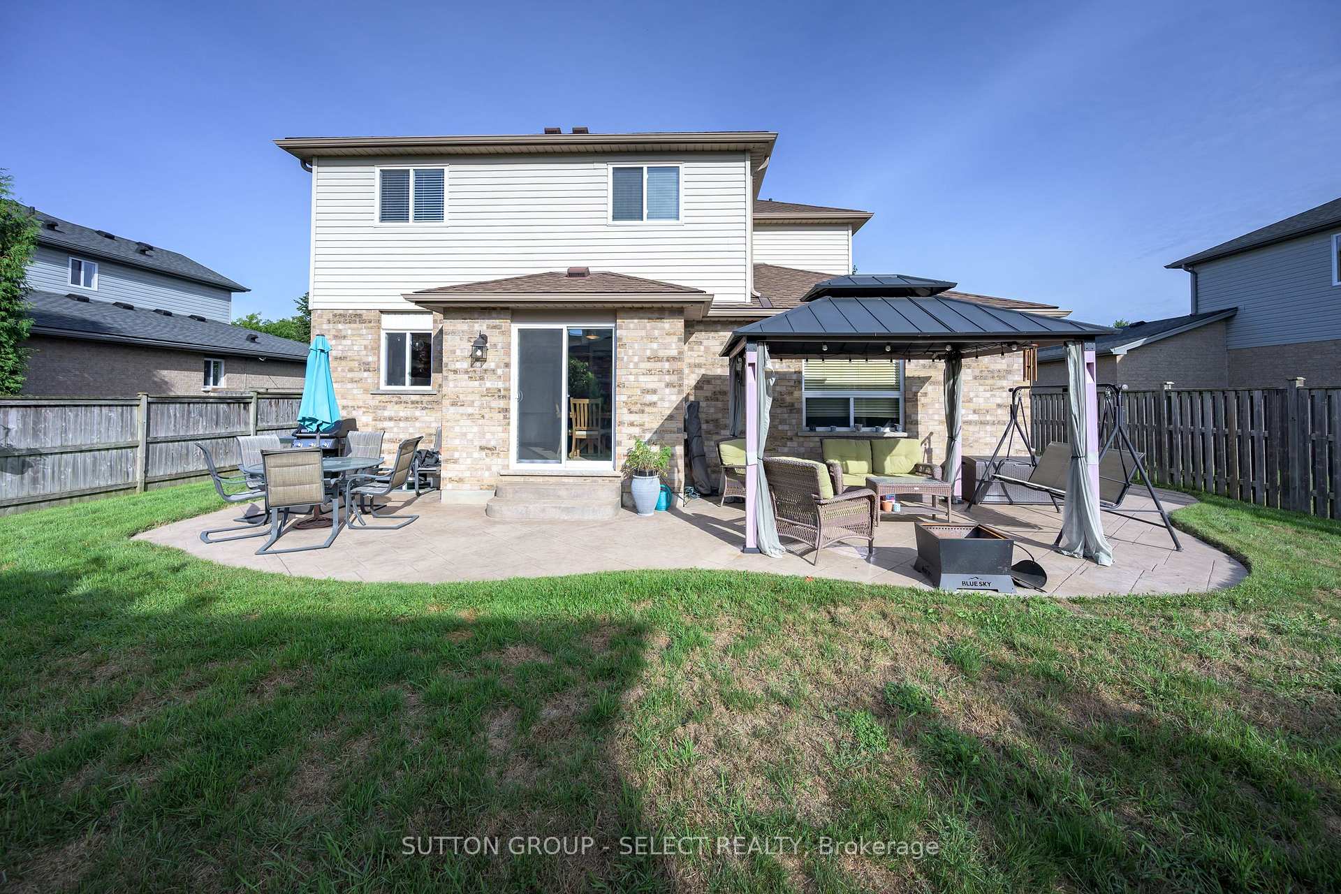 Photo 35 of 3 Fieldstone Crescent N, Middlesex Centre, Komoka — HOMEH