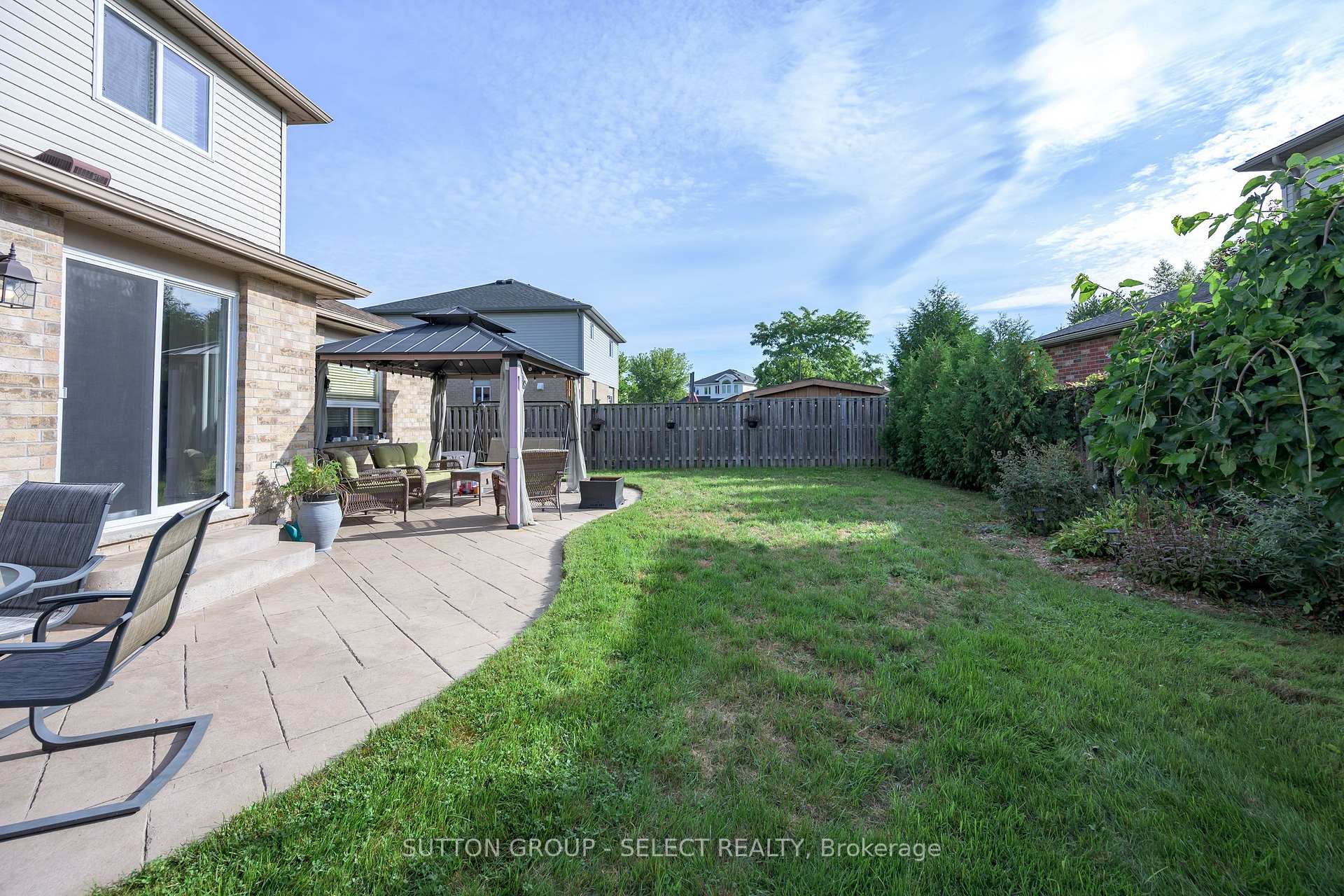 Photo 37 of 3 Fieldstone Crescent N, Middlesex Centre, Komoka — HOMEH