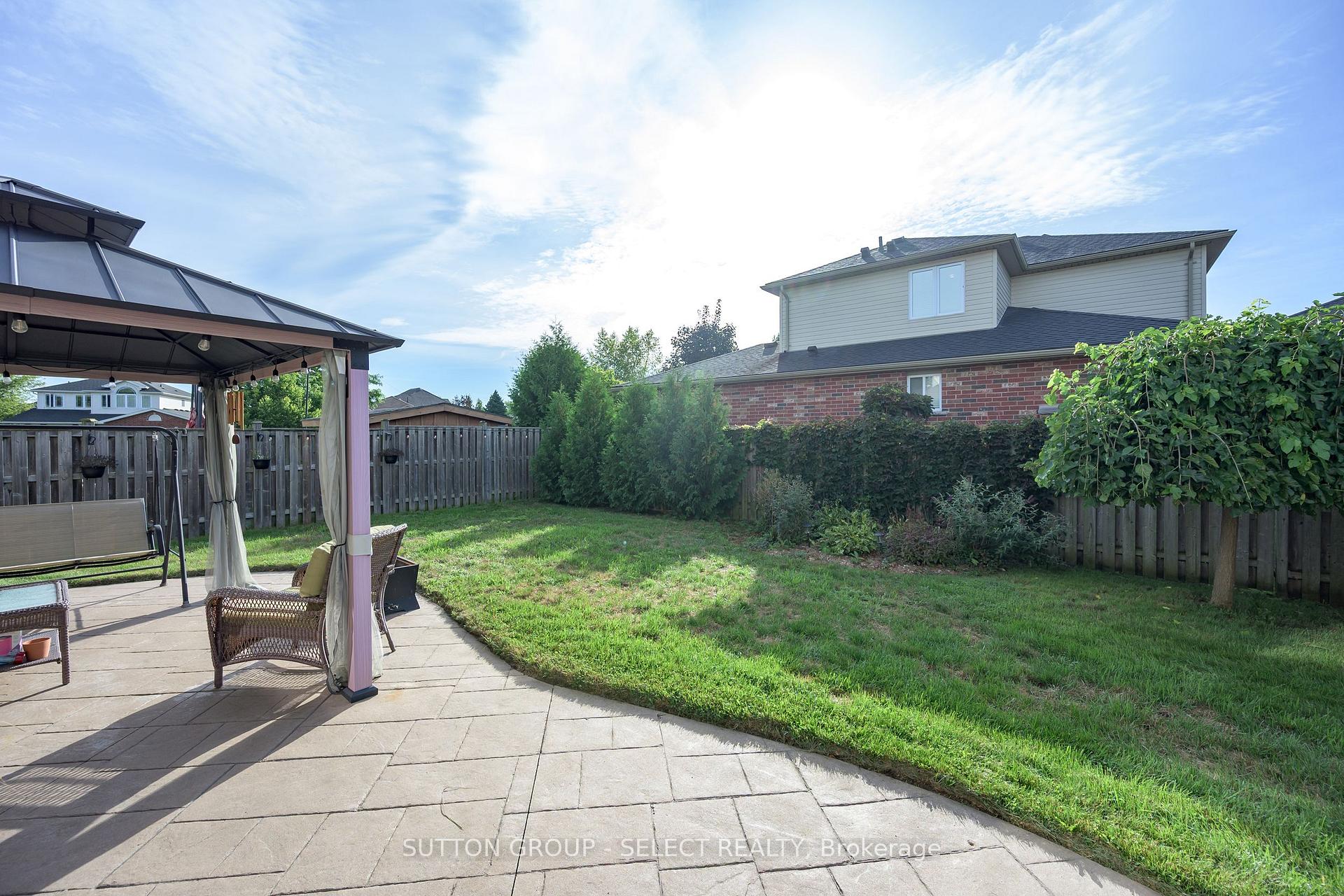 Photo 38 of 3 Fieldstone Crescent N, Middlesex Centre, Komoka — HOMEH