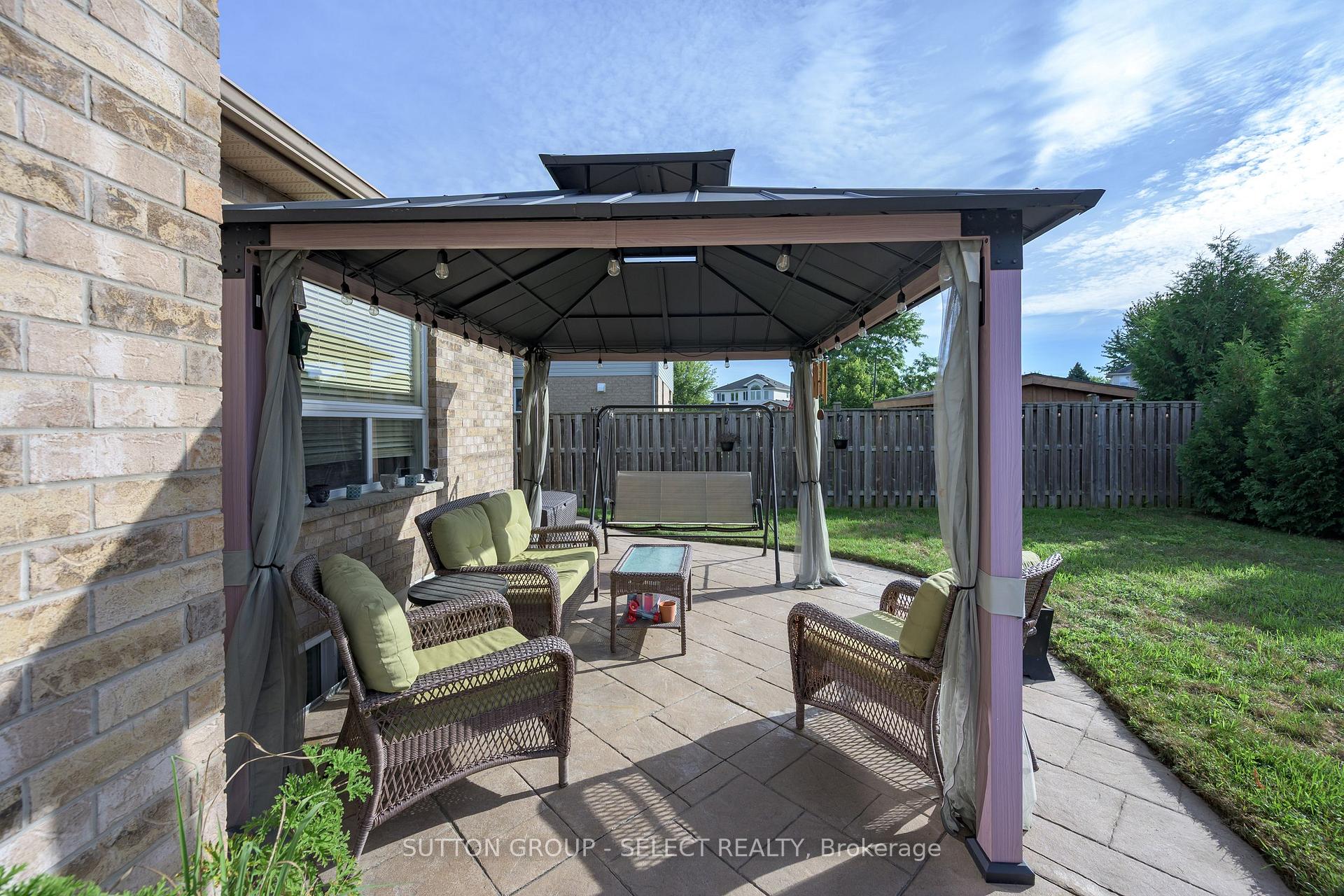 Photo 39 of 3 Fieldstone Crescent N, Middlesex Centre, Komoka — HOMEH