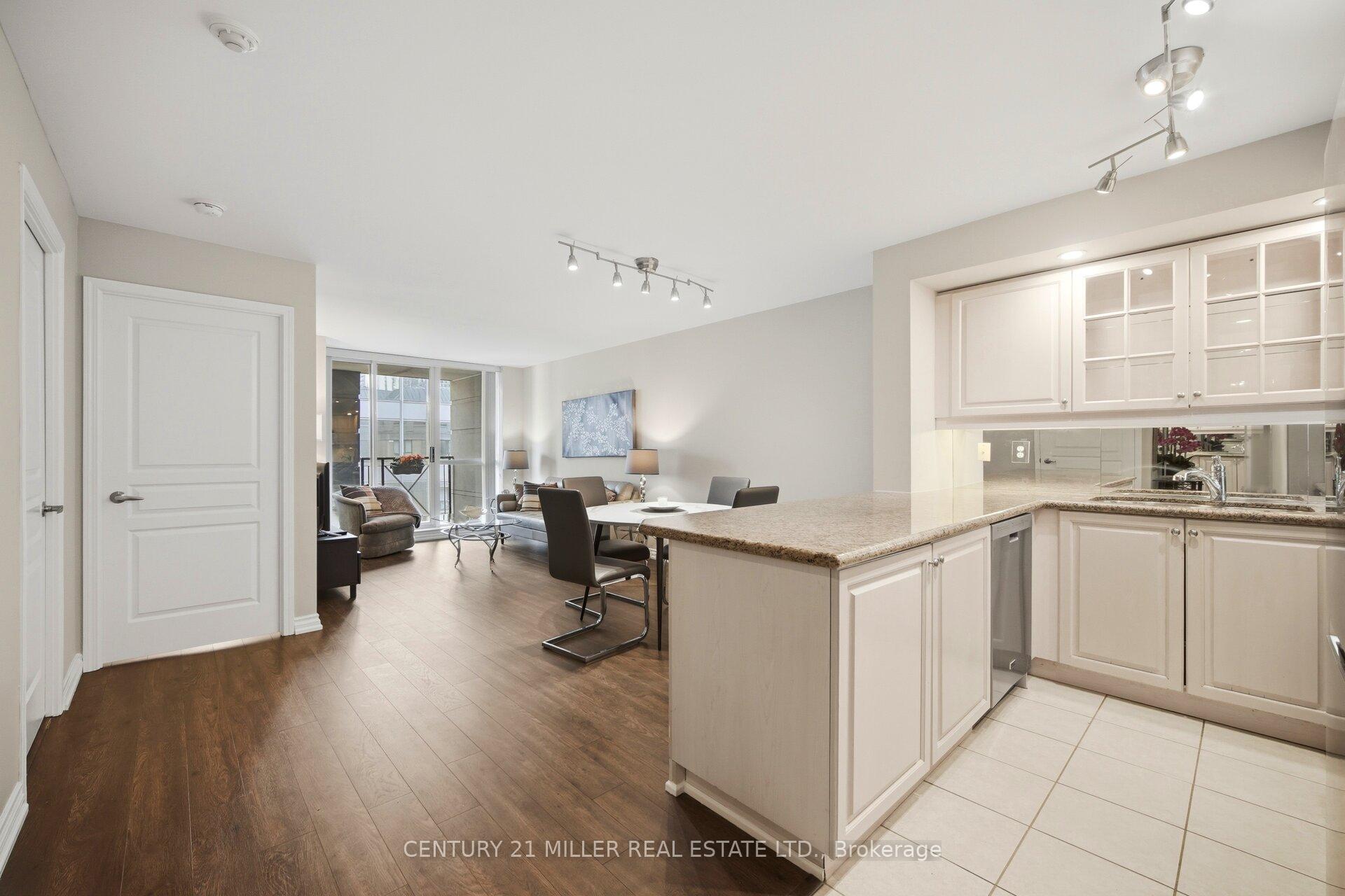 Photo 6 of Unit 12, 140 Simcoe Street, Toronto, Waterfront Communities — HOMEH