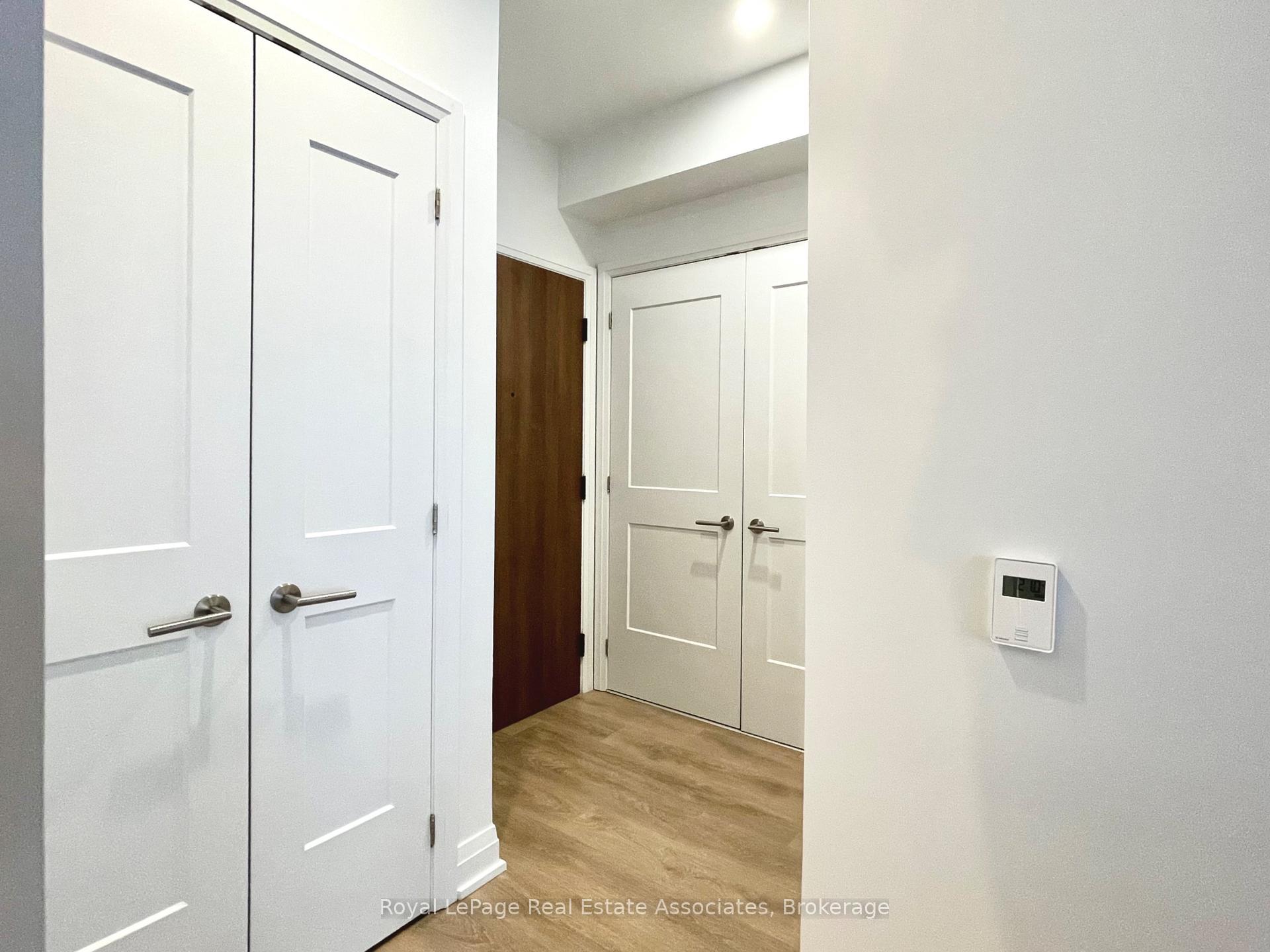 Photo 3 of Unit 917, 21 Park Street E, Mississauga, Port Credit — HOMEH