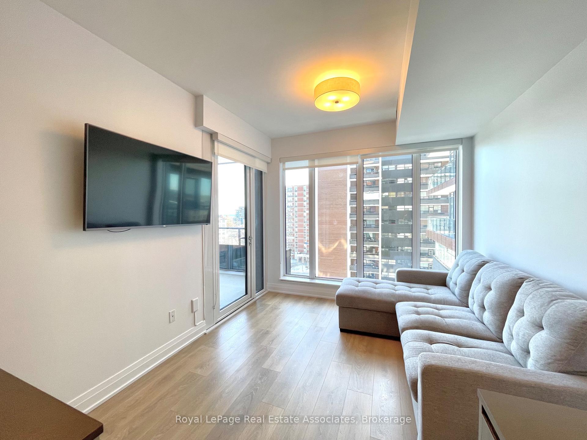 Photo 5 of Unit 917, 21 Park Street E, Mississauga, Port Credit — HOMEH