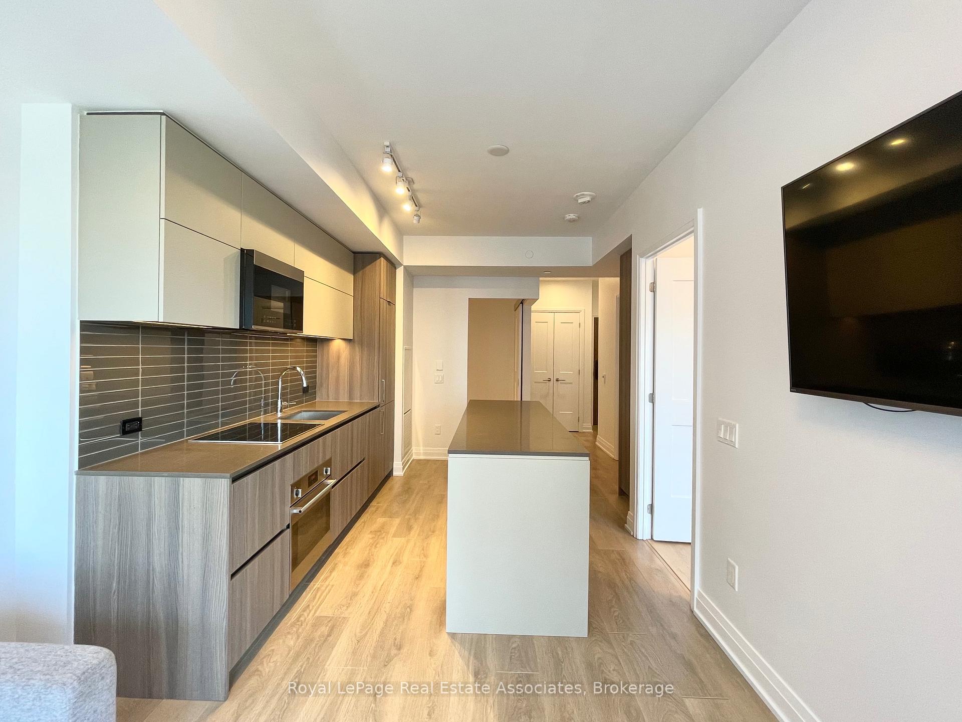Photo 6 of Unit 917, 21 Park Street E, Mississauga, Port Credit — HOMEH