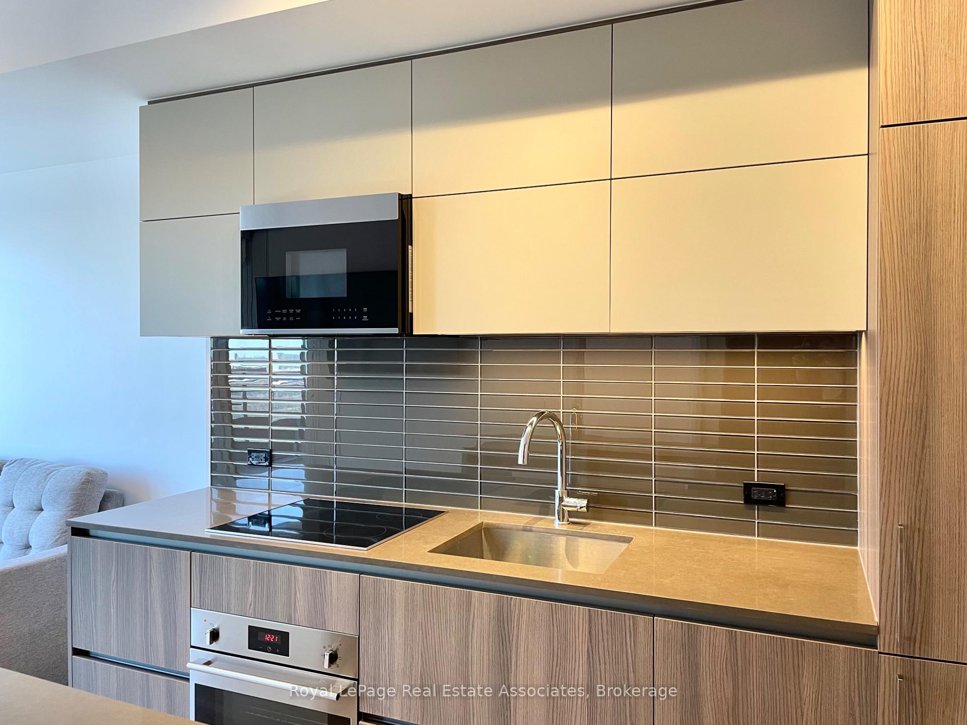Photo 7 of Unit 917, 21 Park Street E, Mississauga, Port Credit — HOMEH