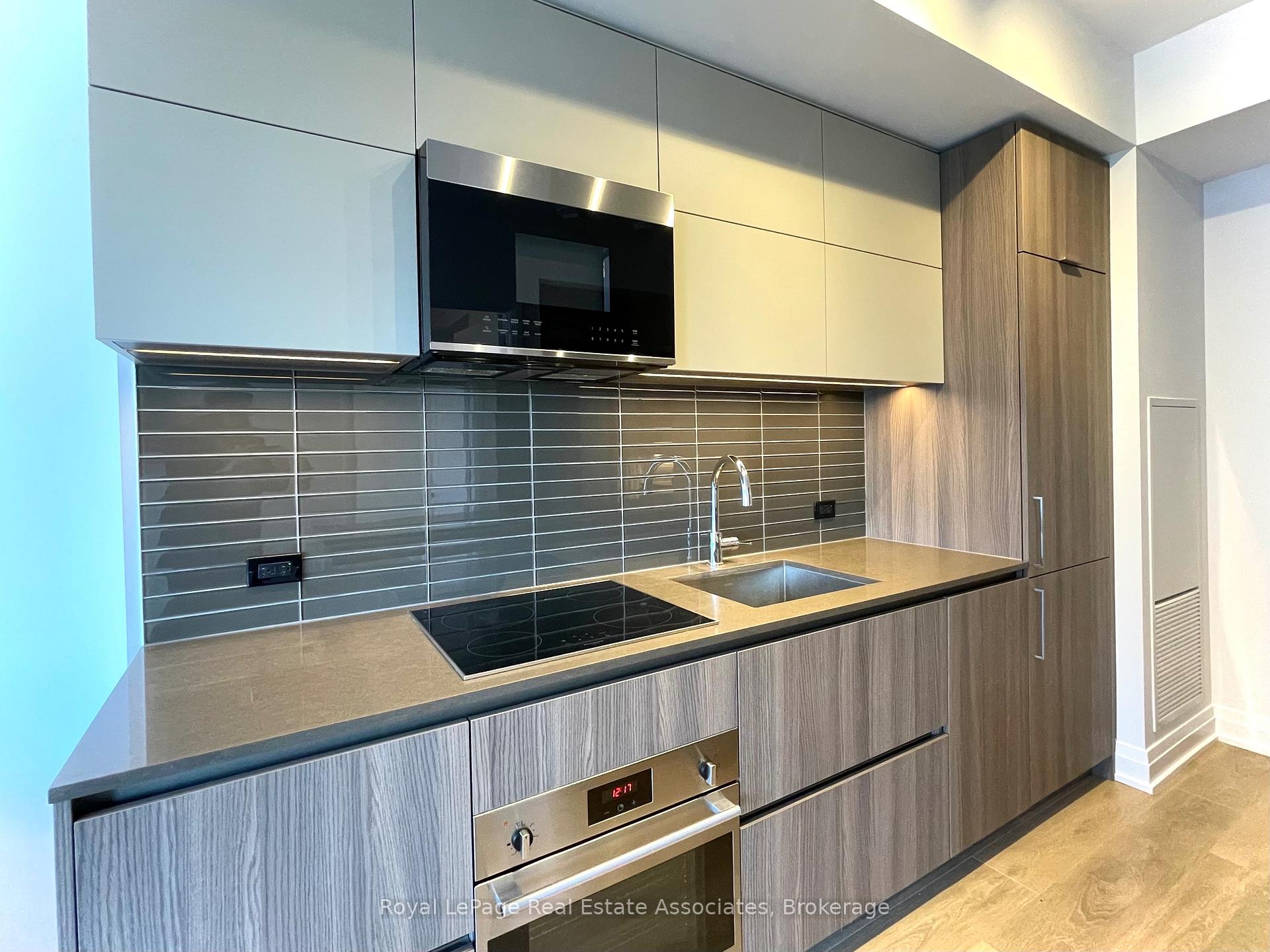 Photo 8 of Unit 917, 21 Park Street E, Mississauga, Port Credit — HOMEH