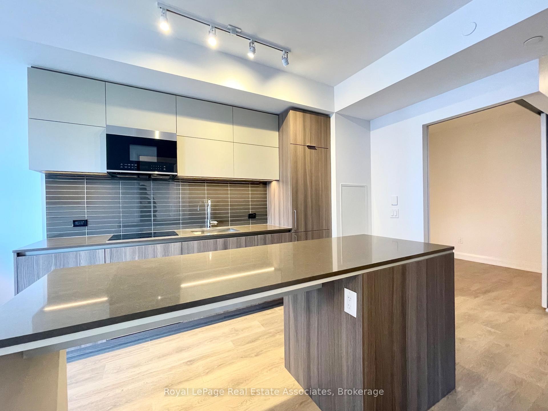 Photo 9 of Unit 917, 21 Park Street E, Mississauga, Port Credit — HOMEH