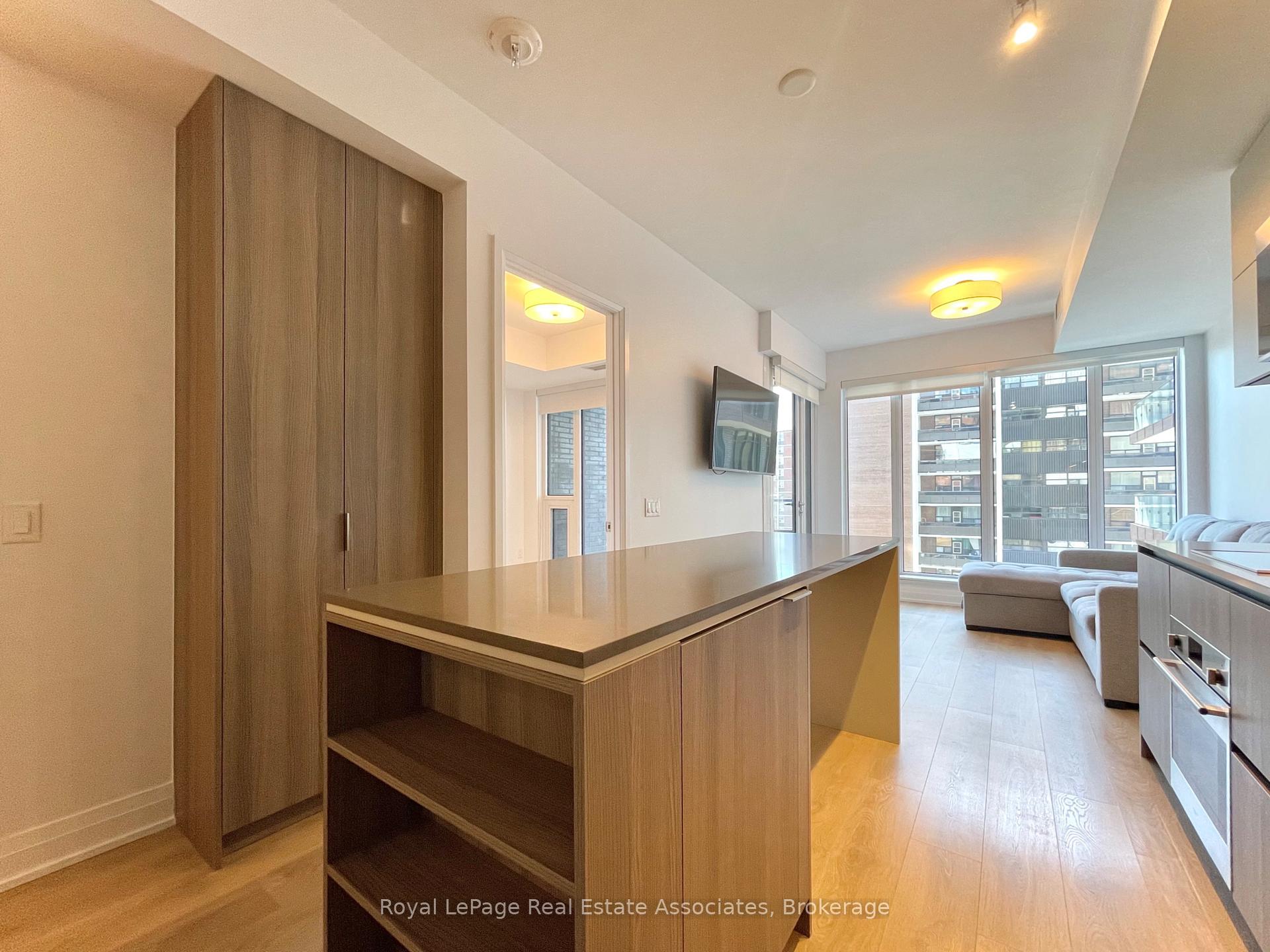 Photo 11 of Unit 917, 21 Park Street E, Mississauga, Port Credit — HOMEH