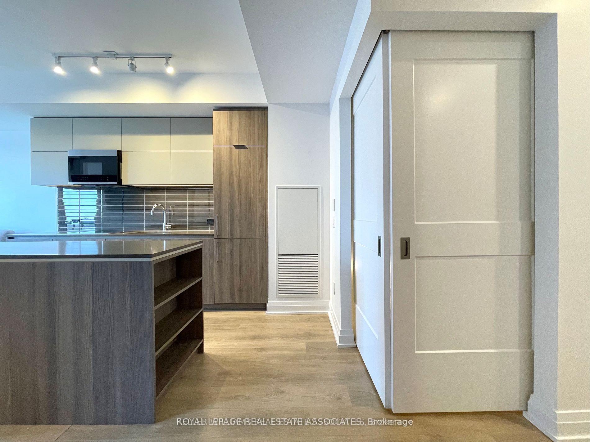 Photo 13 of Unit 917, 21 Park Street E, Mississauga, Port Credit — HOMEH