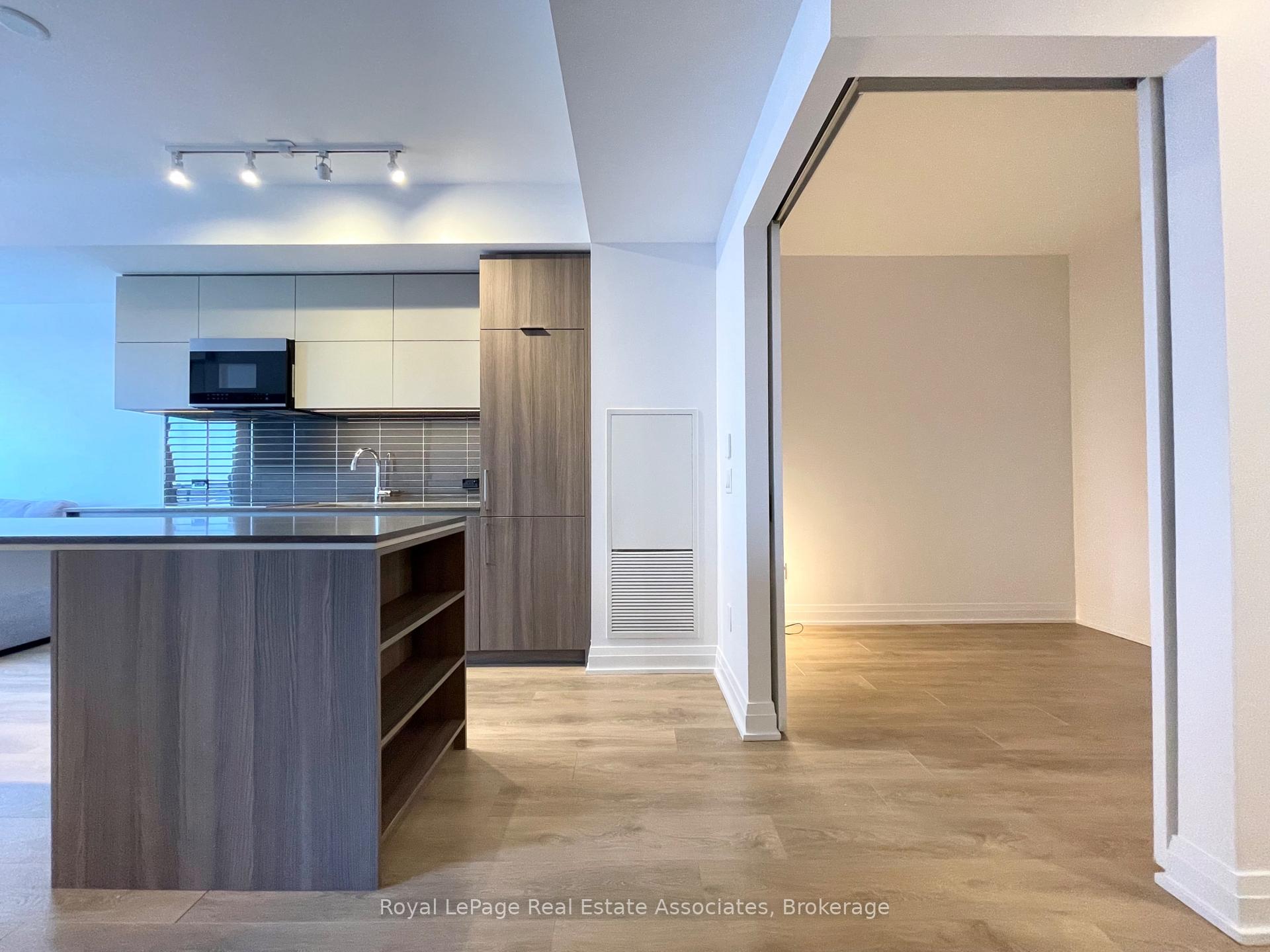 Photo 14 of Unit 917, 21 Park Street E, Mississauga, Port Credit — HOMEH