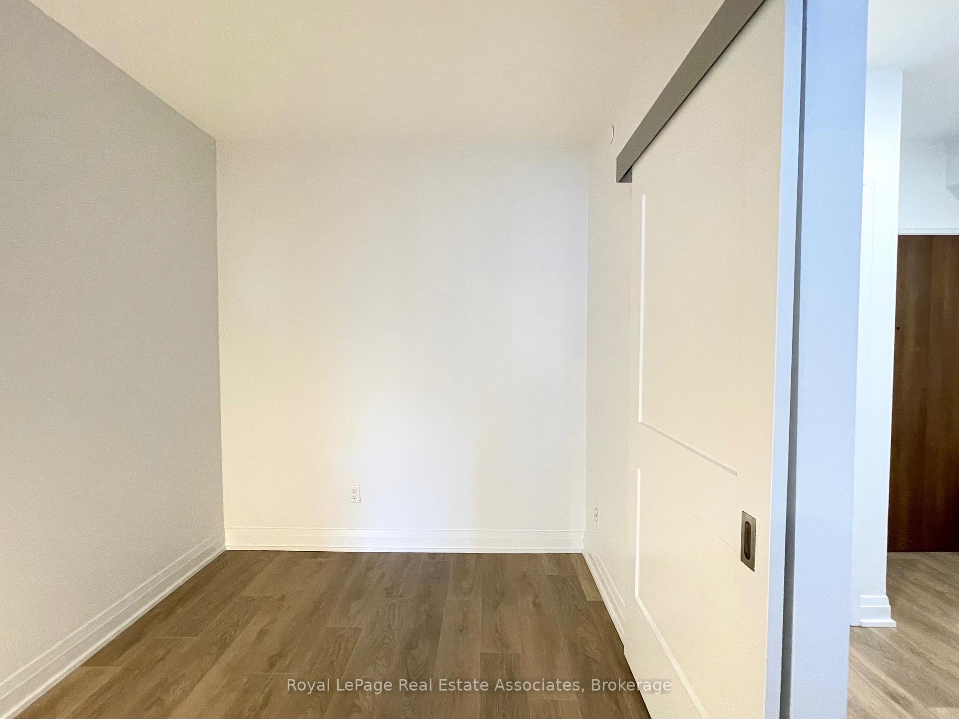 Photo 16 of Unit 917, 21 Park Street E, Mississauga, Port Credit — HOMEH