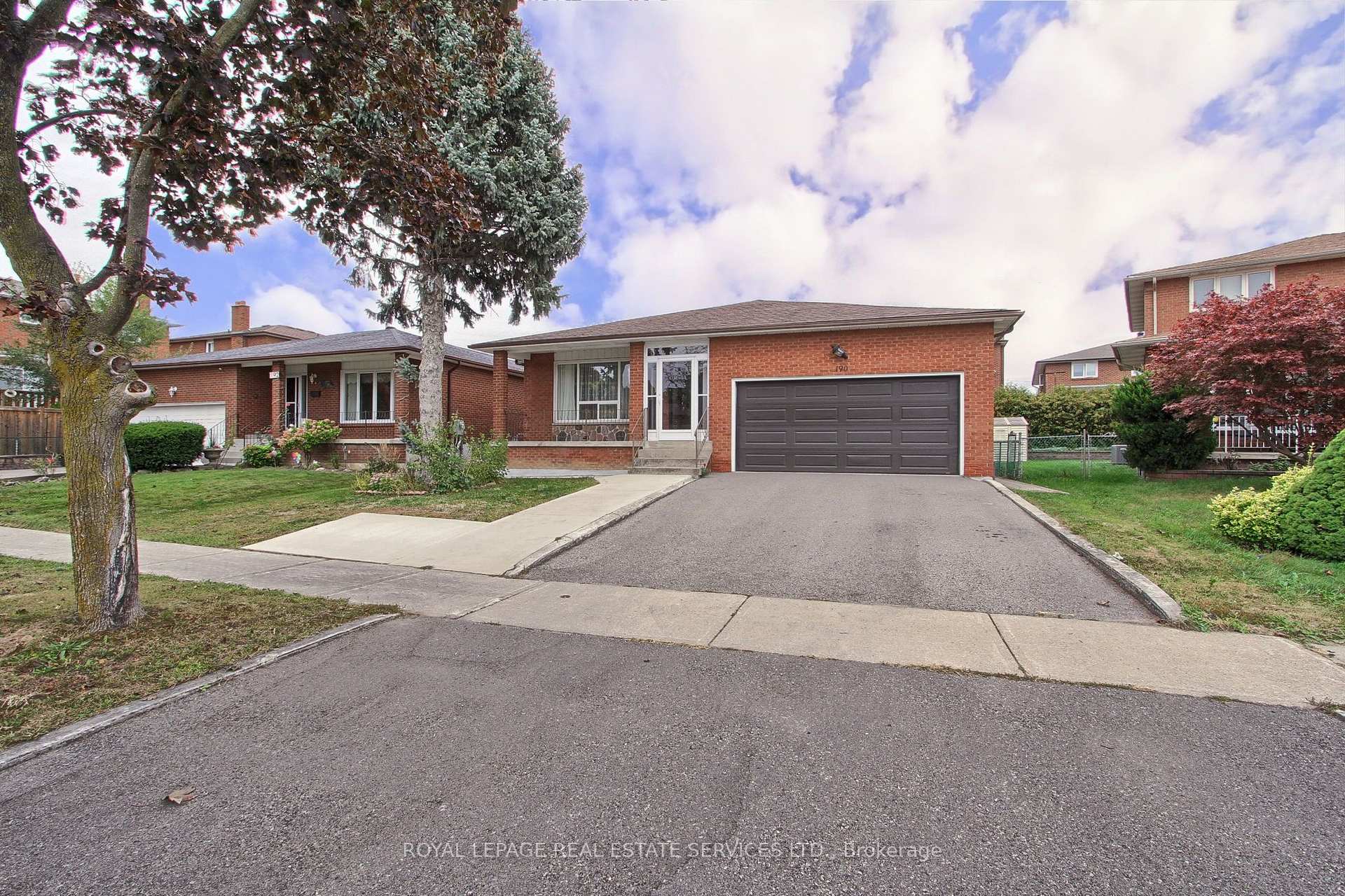 Photo 2 of 190 Benjamin Boake Trail, North York, York University Heights — HOMEH