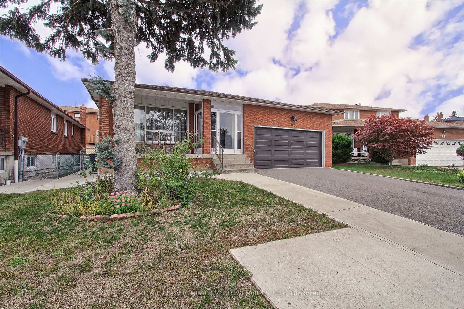 Photo 3 of 190 Benjamin Boake Trail, North York, York University Heights — HOMEH