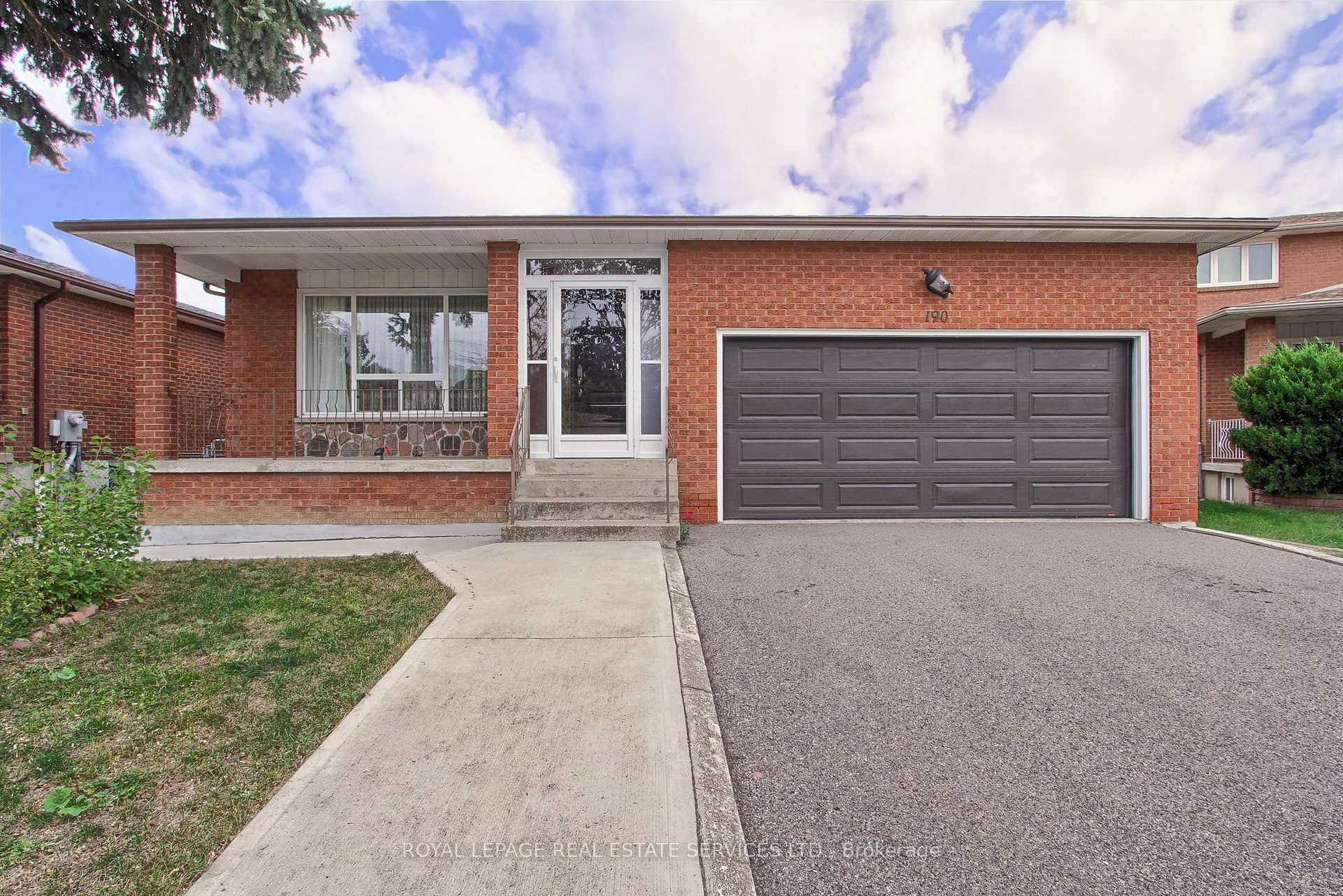 Photo 4 of 190 Benjamin Boake Trail, North York, York University Heights — HOMEH