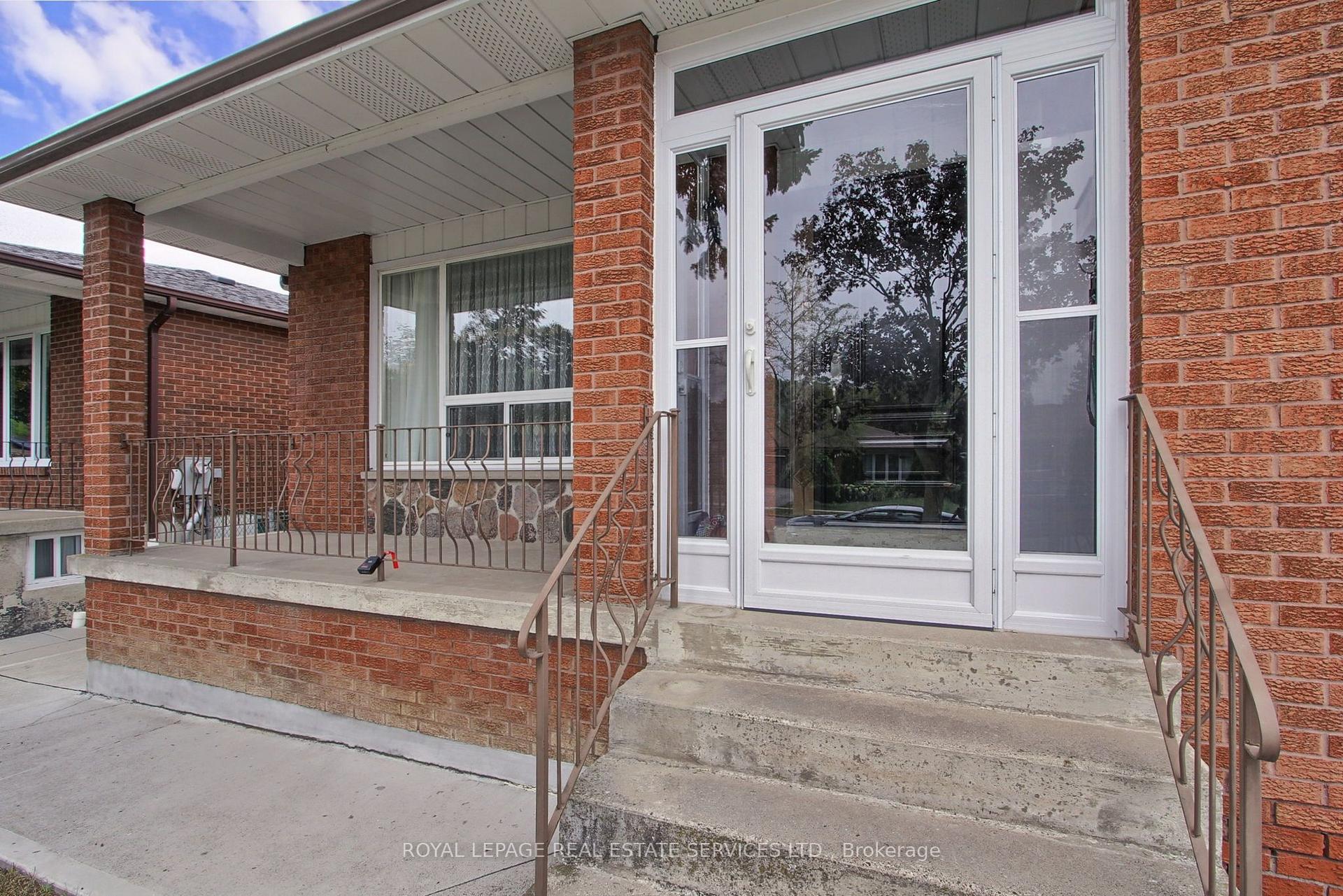 Photo 5 of 190 Benjamin Boake Trail, North York, York University Heights — HOMEH