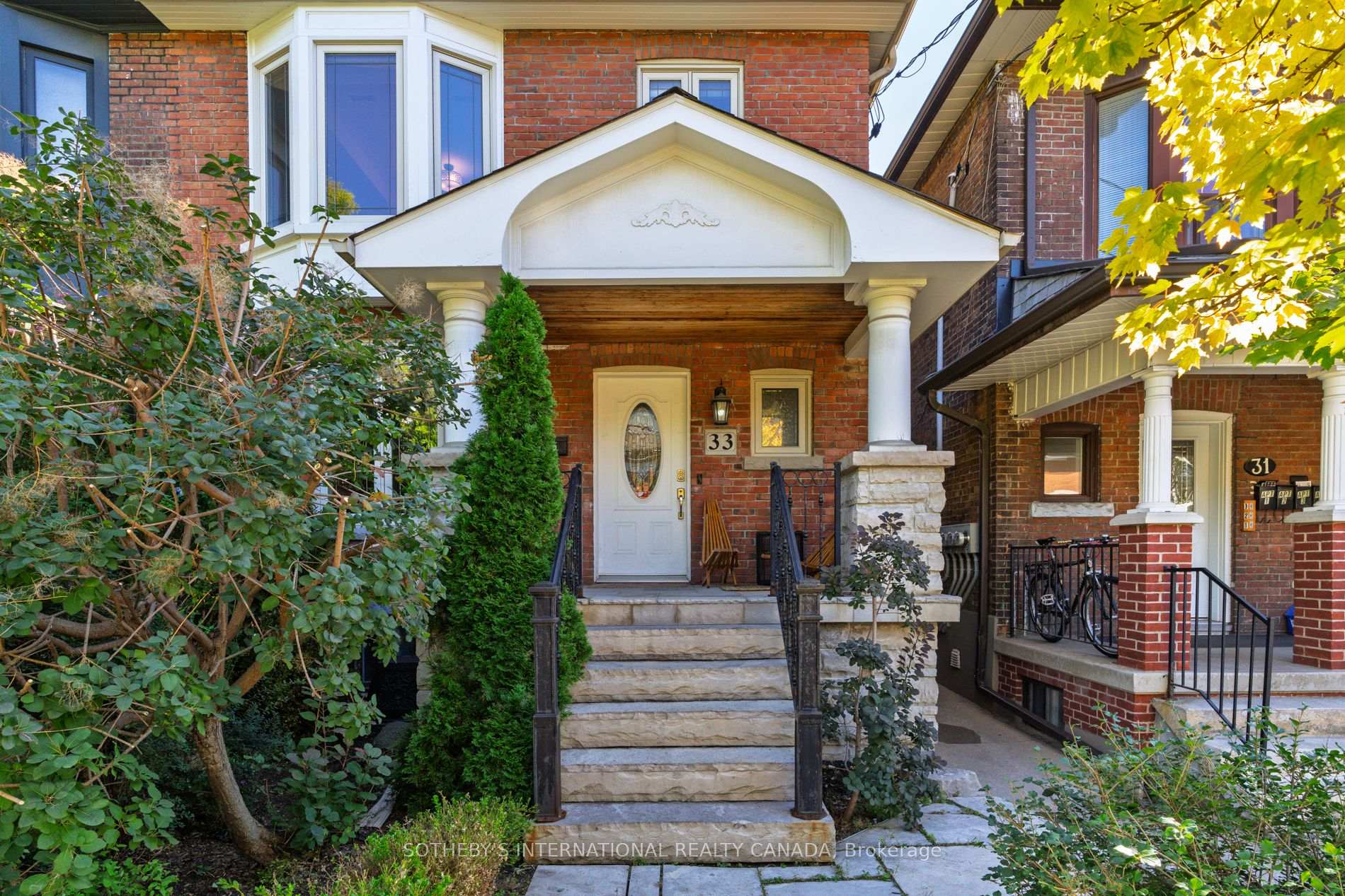 Photo 2 of 33 Beatrice Street, Toronto, Trinity-Bellwoods — HOMEH