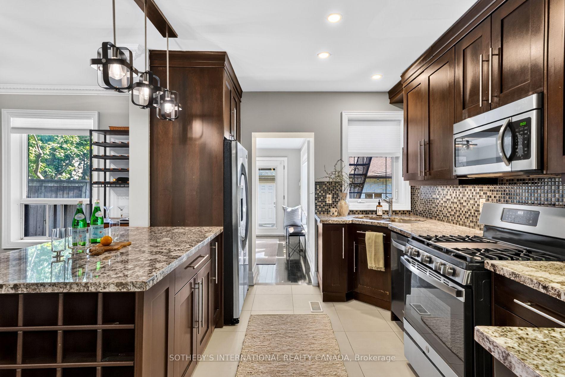 Photo 7 of 33 Beatrice Street, Toronto, Trinity-Bellwoods — HOMEH