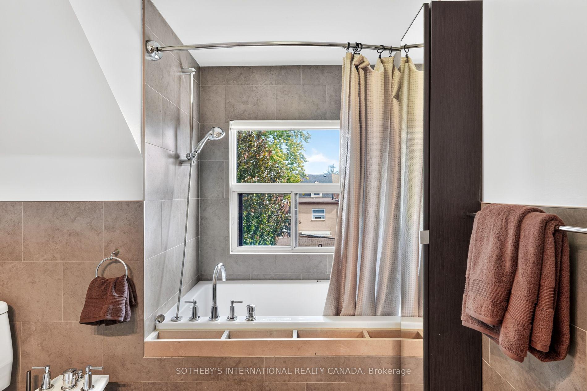 Photo 31 of 33 Beatrice Street, Toronto, Trinity-Bellwoods — HOMEH