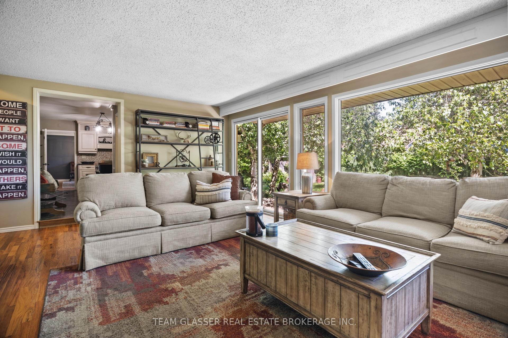 Photo 5 of 20 Parkview Drive, St. Thomas — HOMEH