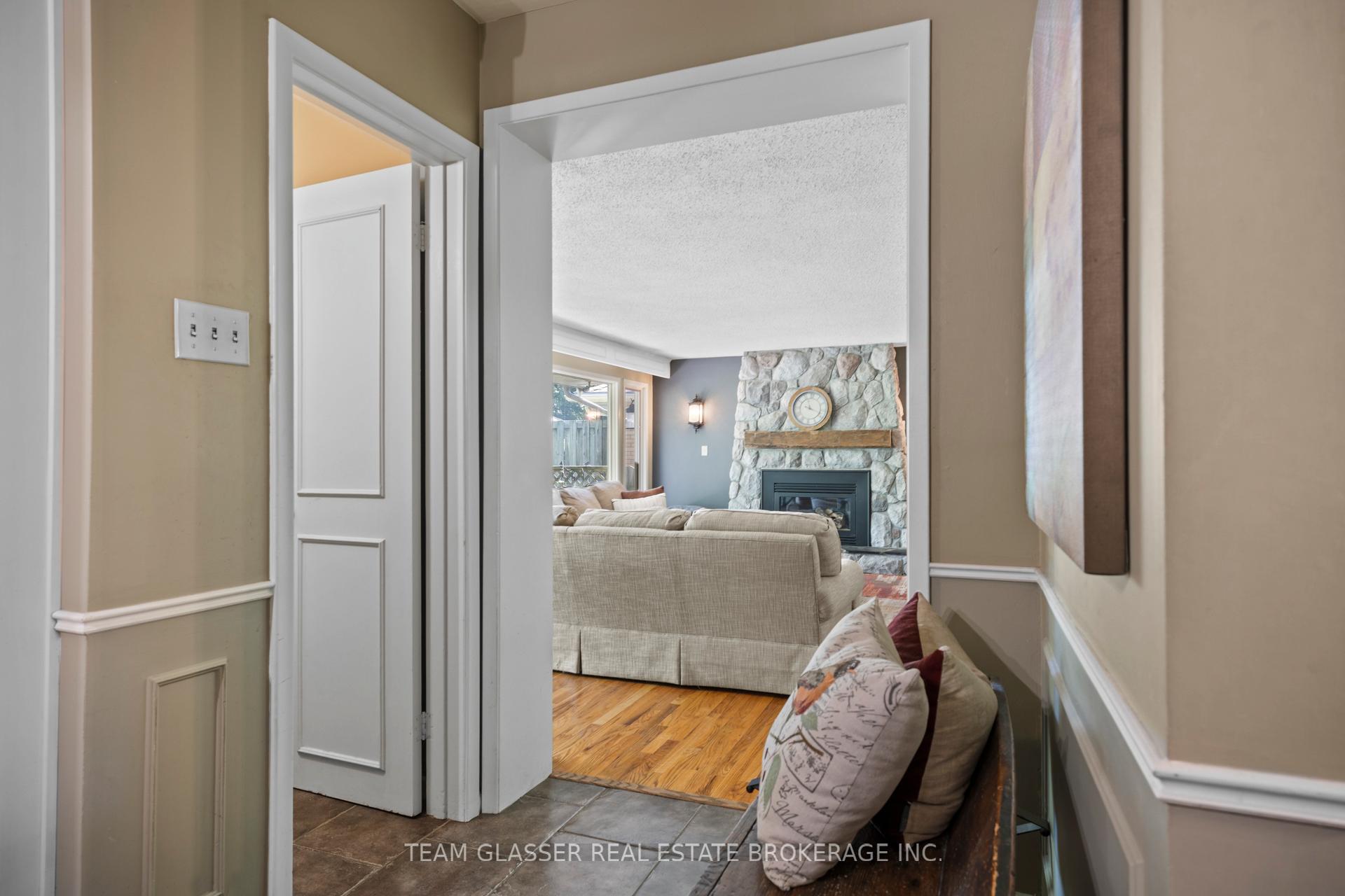 Photo 9 of 20 Parkview Drive, St. Thomas — HOMEH