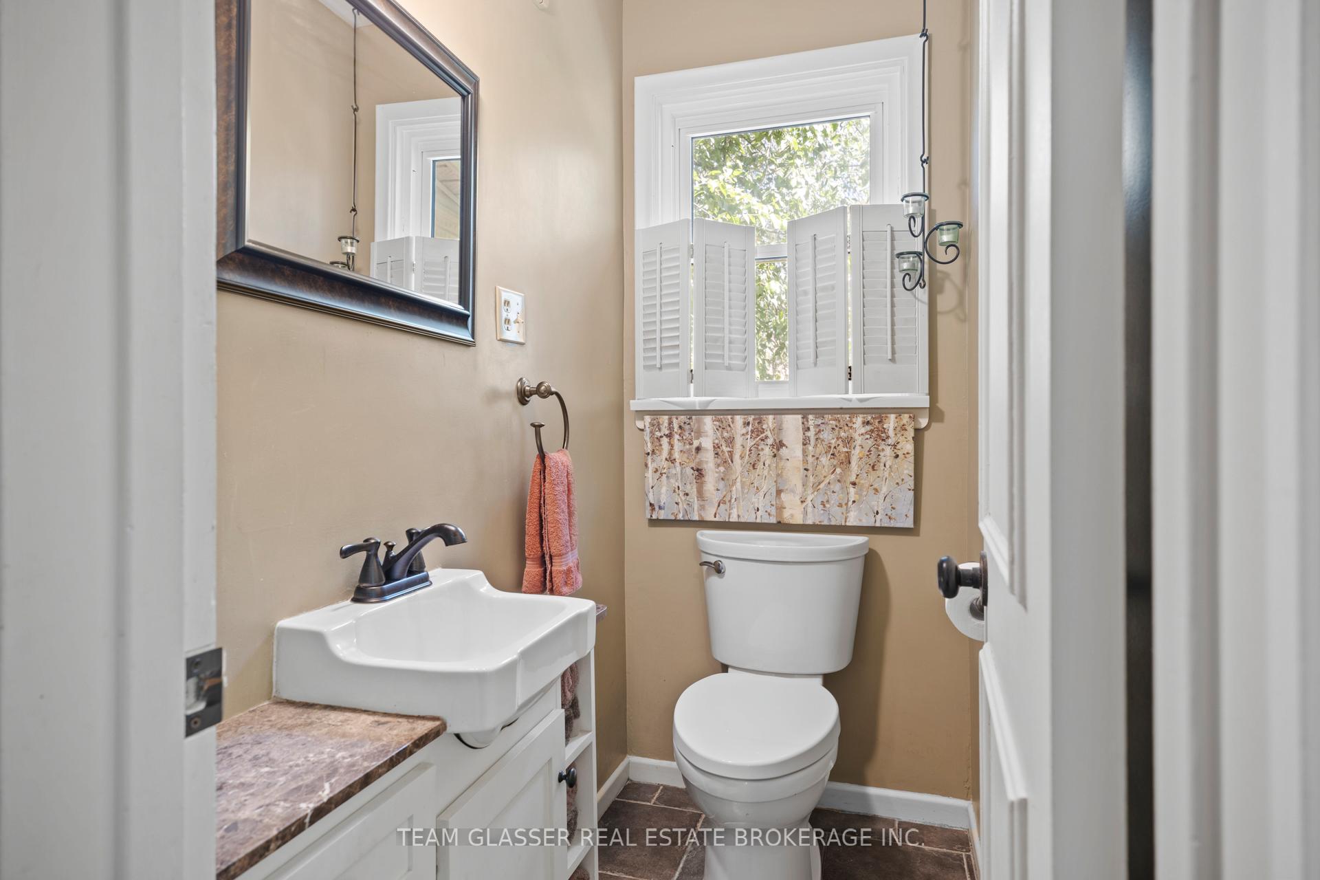 Photo 10 of 20 Parkview Drive, St. Thomas — HOMEH