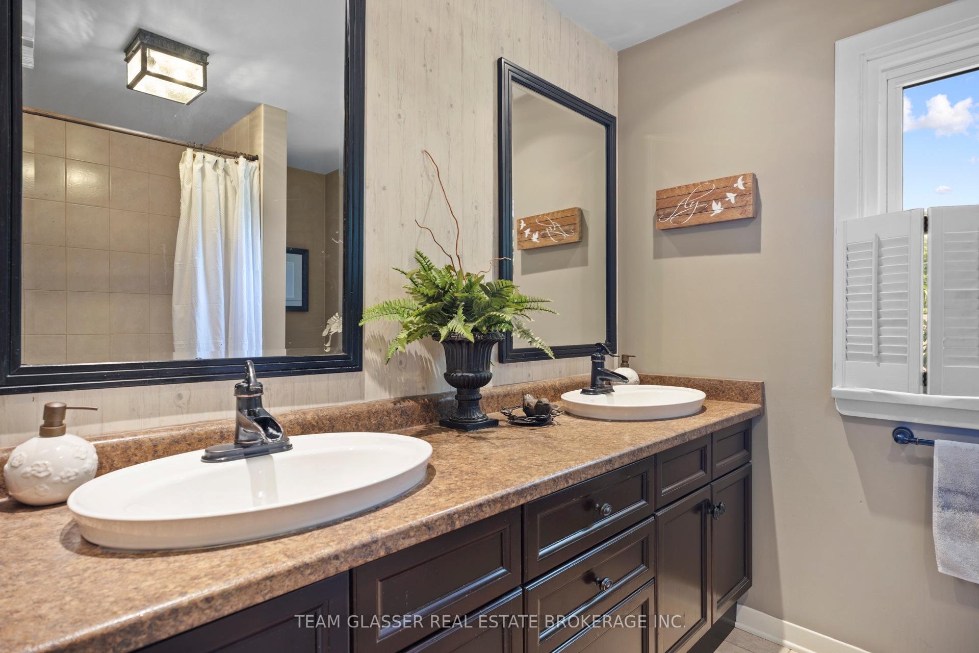 Photo 19 of 20 Parkview Drive, St. Thomas — HOMEH