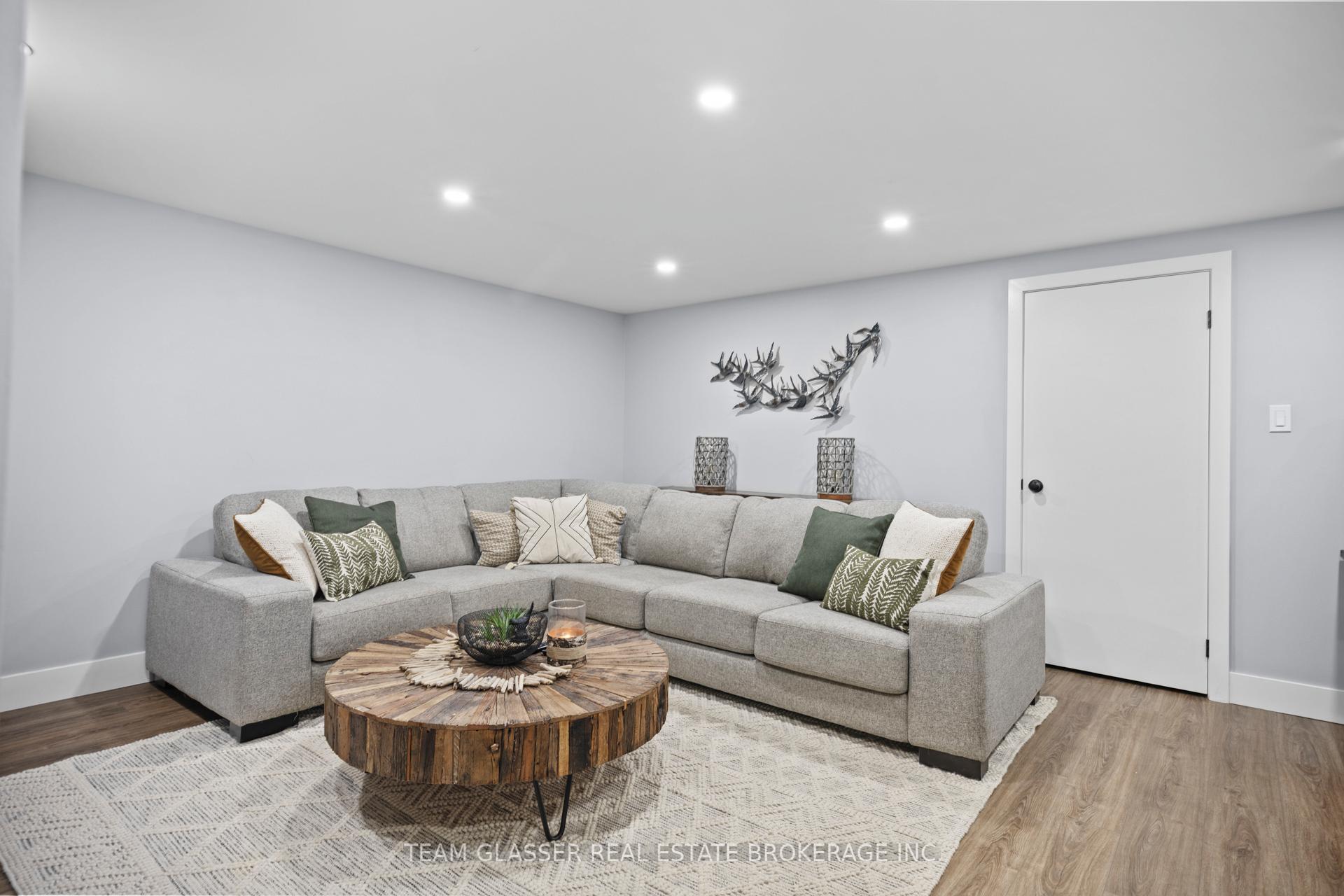 Photo 26 of 20 Parkview Drive, St. Thomas — HOMEH