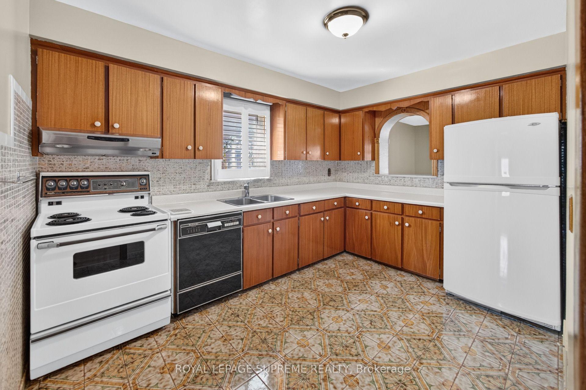 Photo 18 of 158 Aileen Avenue, Toronto, Keelesdale-Eglinton West — HOMEH