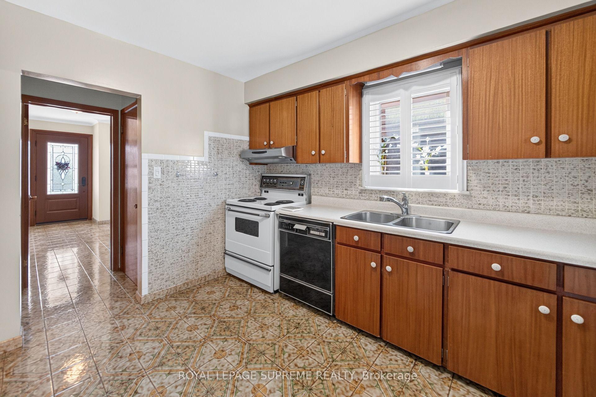 Photo 19 of 158 Aileen Avenue, Toronto, Keelesdale-Eglinton West — HOMEH