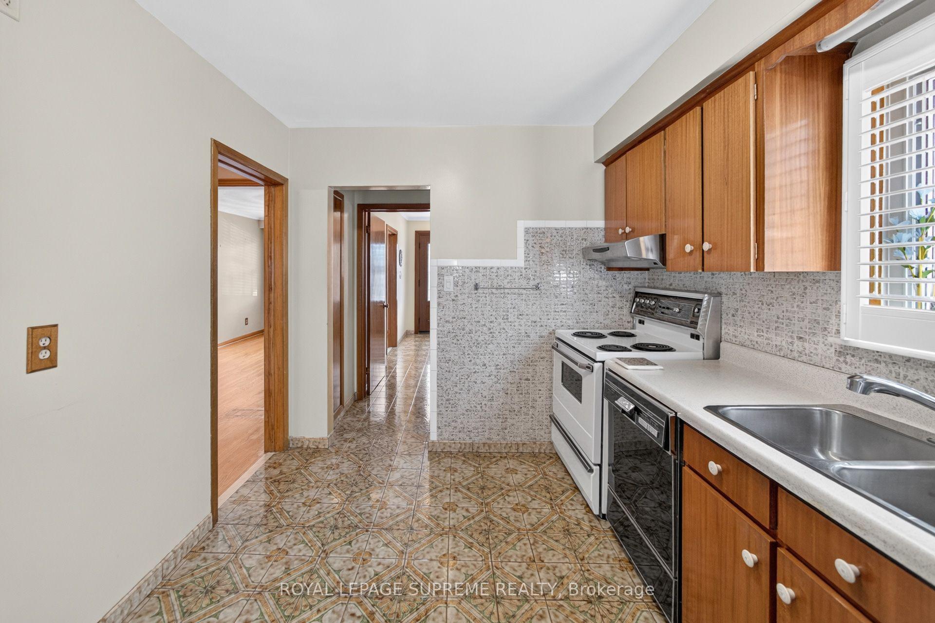 Photo 21 of 158 Aileen Avenue, Toronto, Keelesdale-Eglinton West — HOMEH