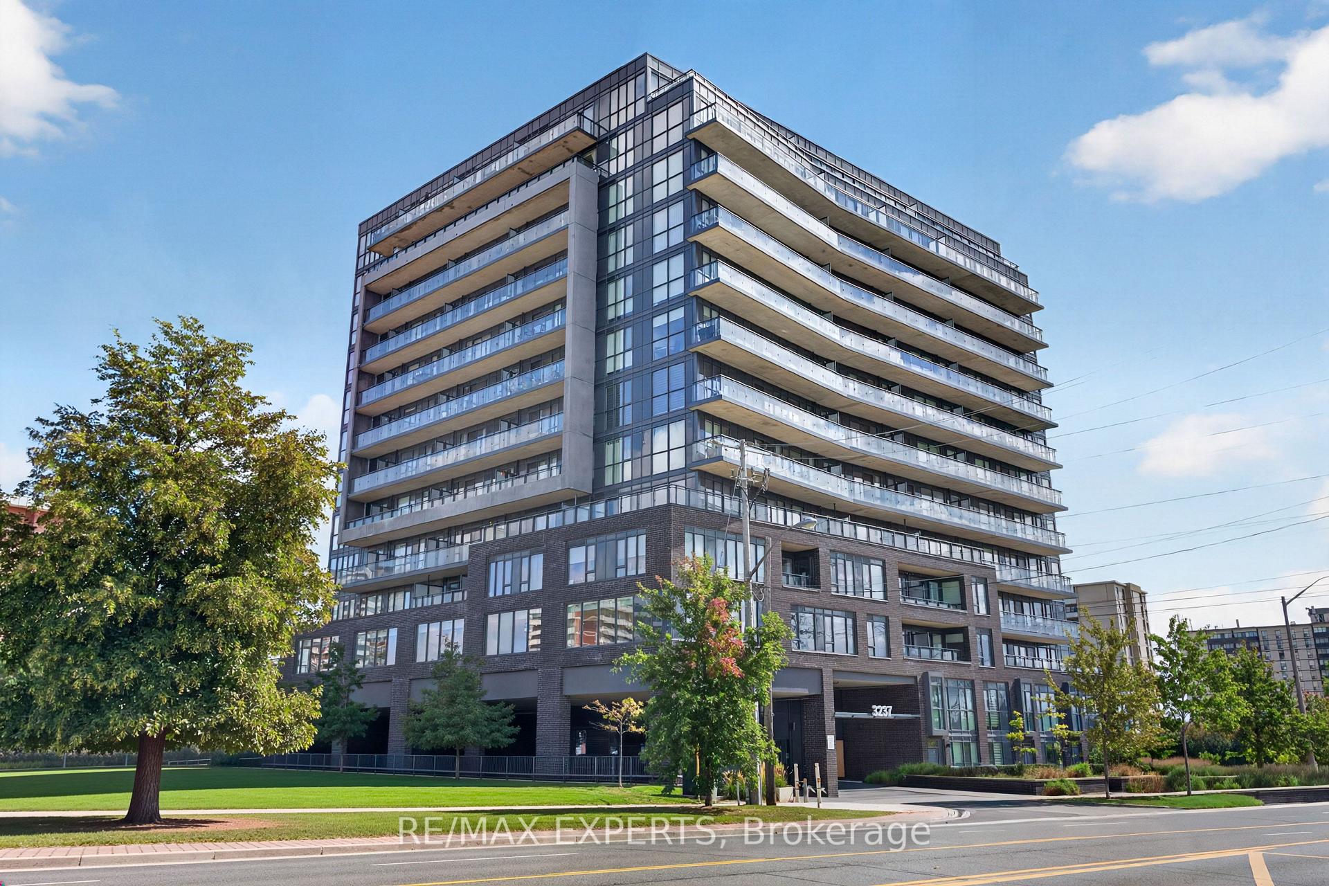 Front of Unit 614, 3237 Bayview Avenue