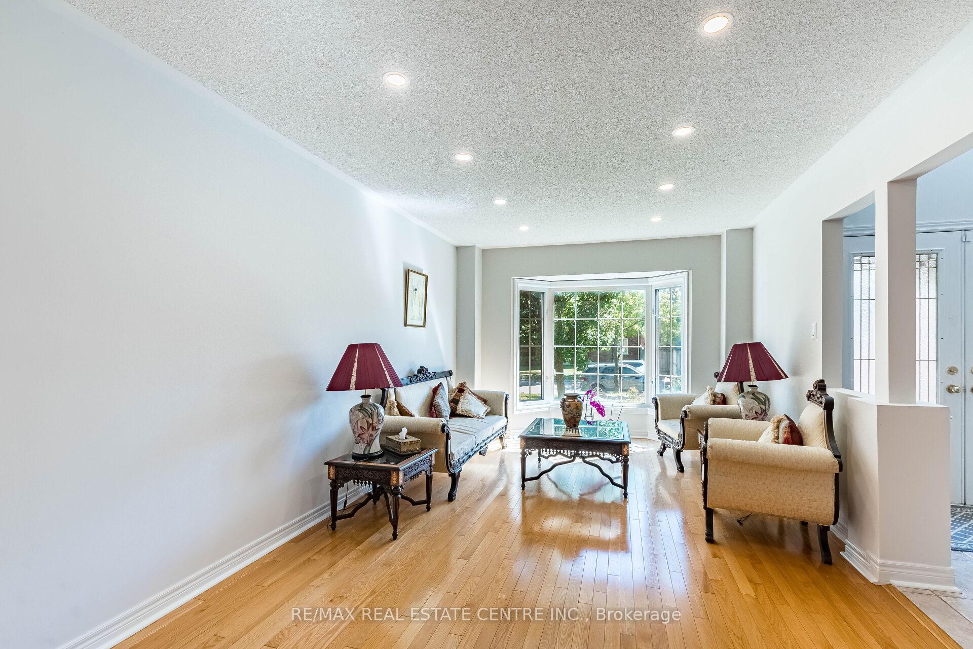 Photo 4 of 5343 Russell View Road, Mississauga, Central Erin Mills — HOMEH