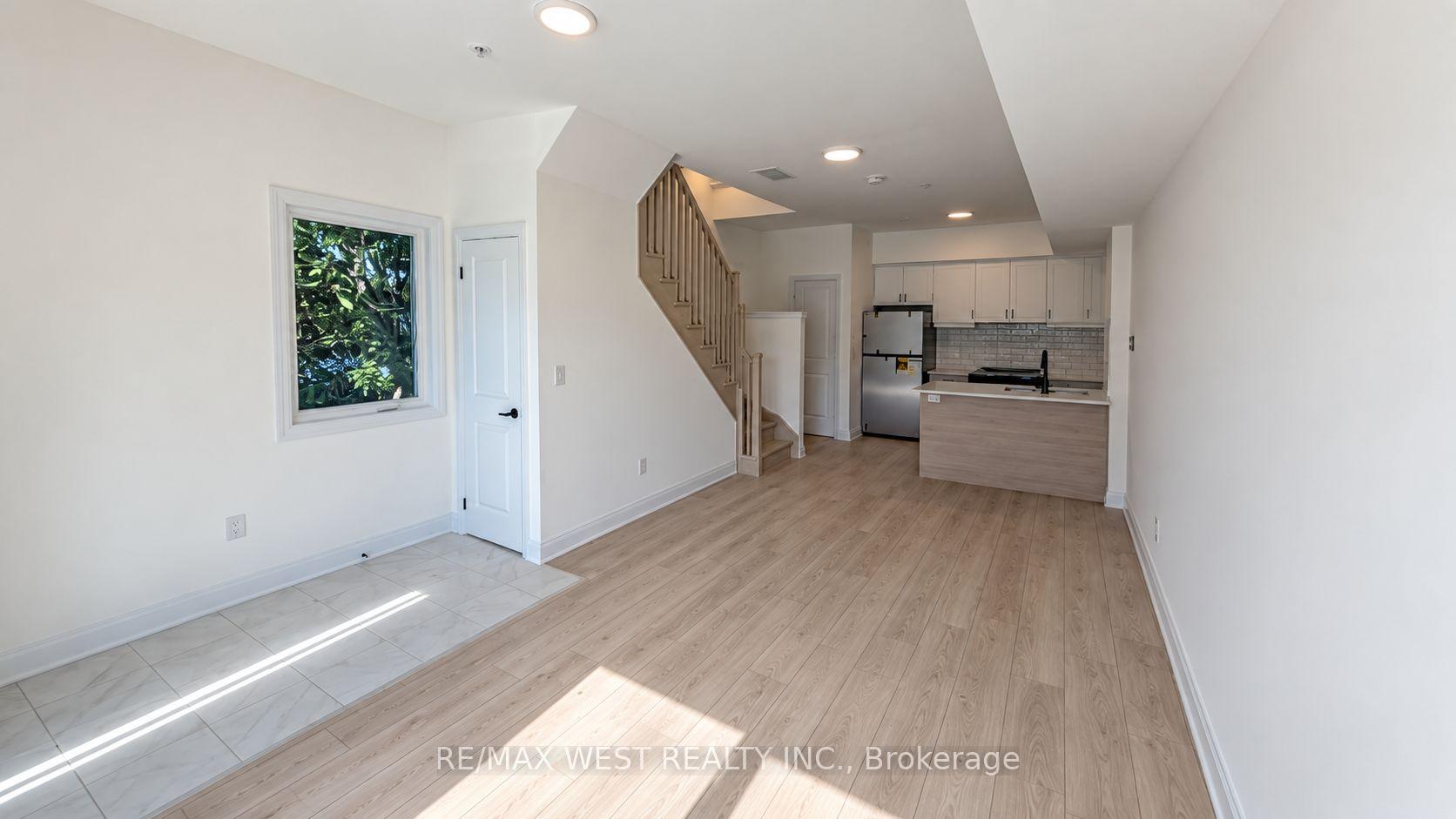 Photo 3 of Unit 7, 521 Big Bay Point Road, Barrie, Painswick South — HOMEH