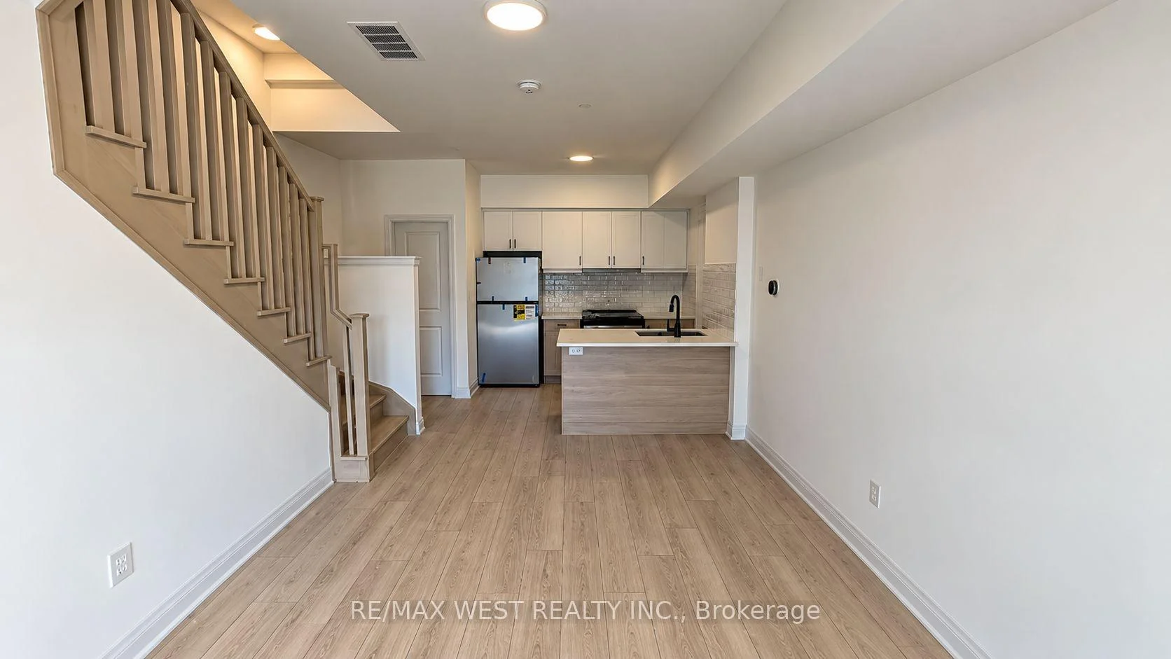 Photo 4 of Unit 7, 521 Big Bay Point Road, Barrie, Painswick South — HOMEH