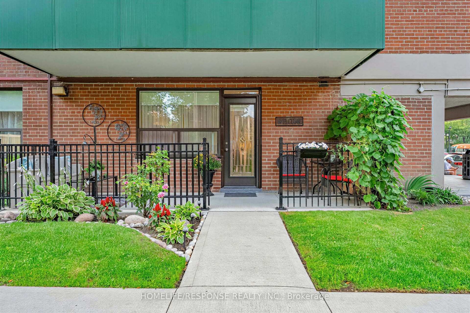 Photo 4 of Unit 103, 49 Queen Street E, Mississauga, Port Credit — HOMEH