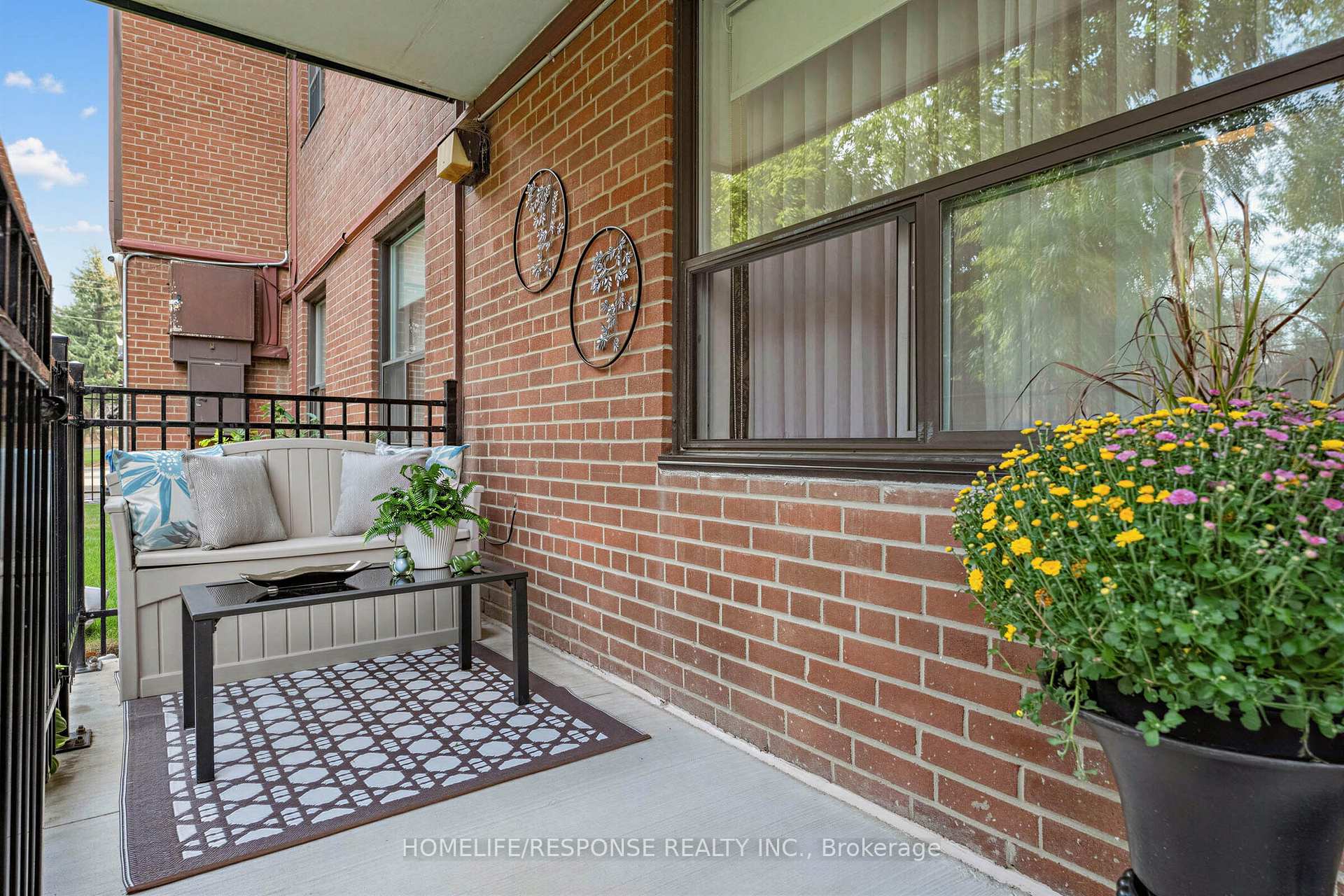 Photo 6 of Unit 103, 49 Queen Street E, Mississauga, Port Credit — HOMEH