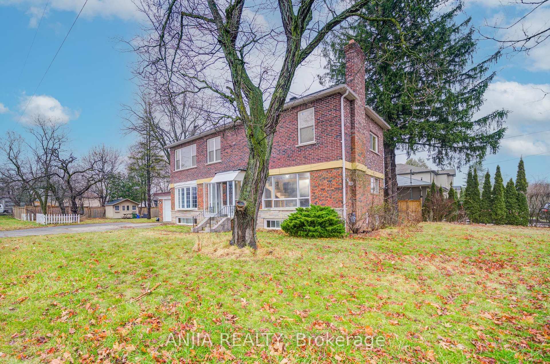 Photo 2 of 27 Jonquil Crescent, Markham, Bullock — HOMEH